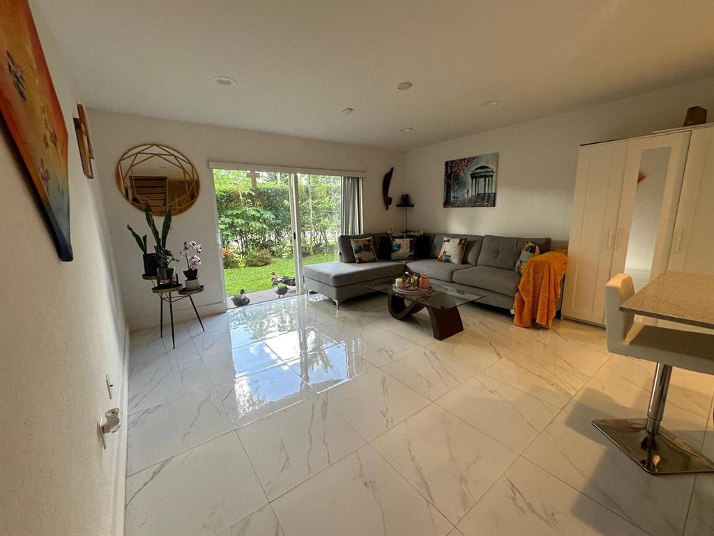 MELROSE POINT CONDO - Residential Lease