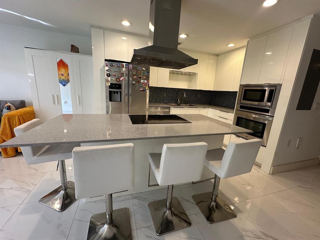 MELROSE POINT CONDO - Residential Lease