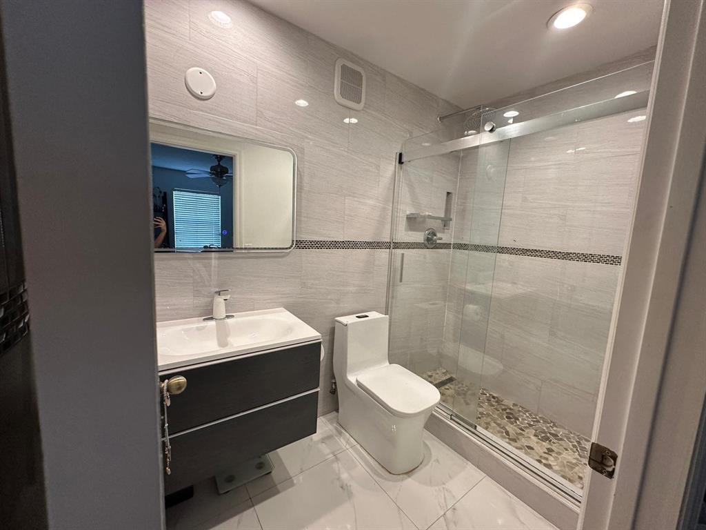 MELROSE POINT CONDO - Residential Lease