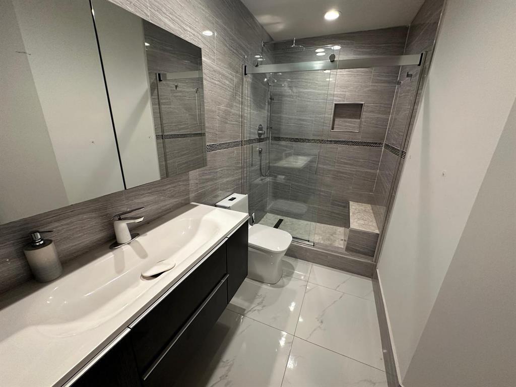 MELROSE POINT CONDO - Residential Lease