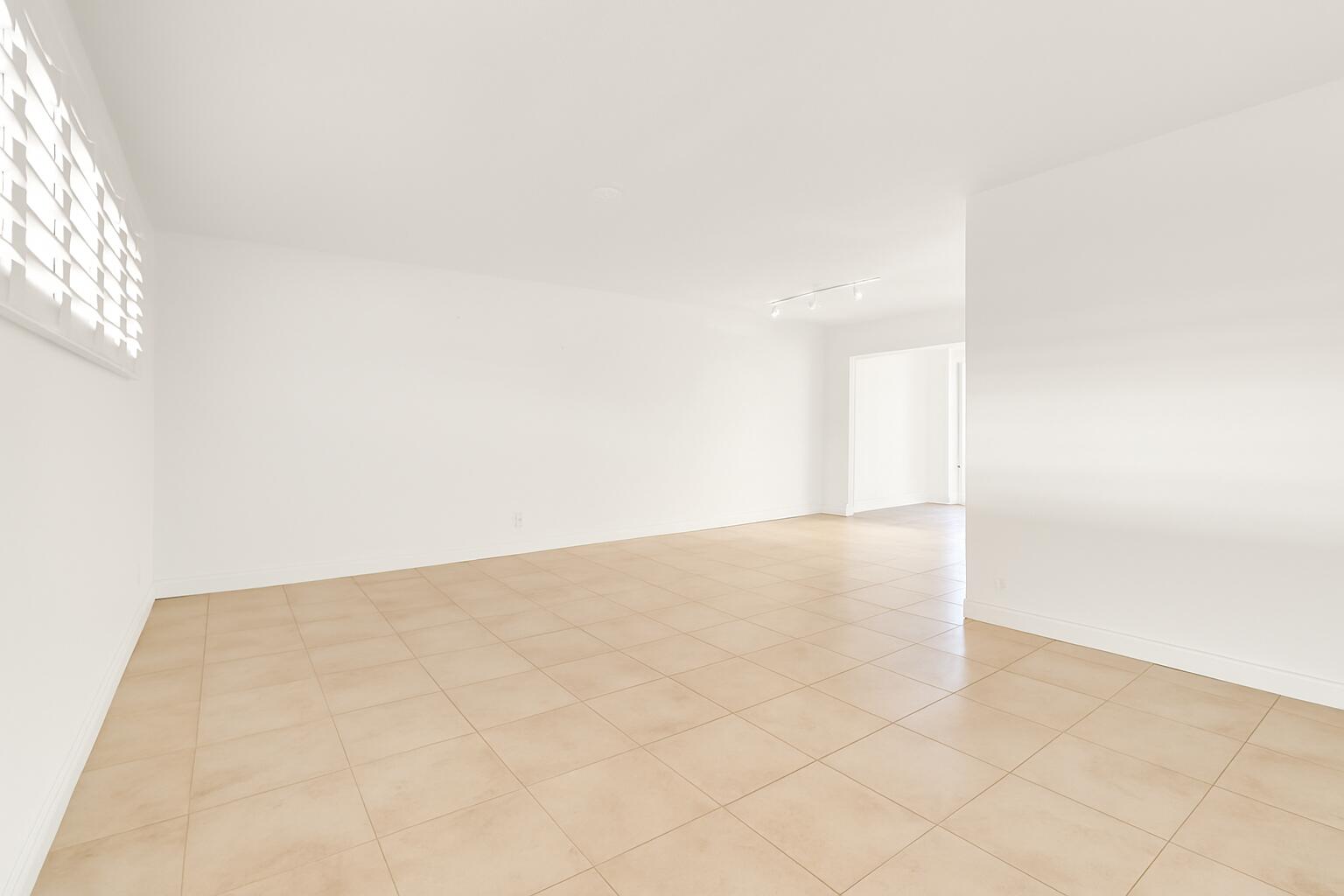 COLONIAL CLUB CONDO SEC 1 - Residential