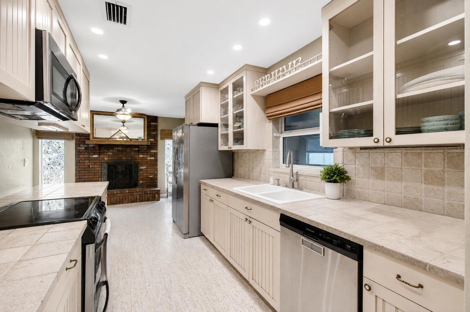 DELRAY GARDEN ESTATES - Residential