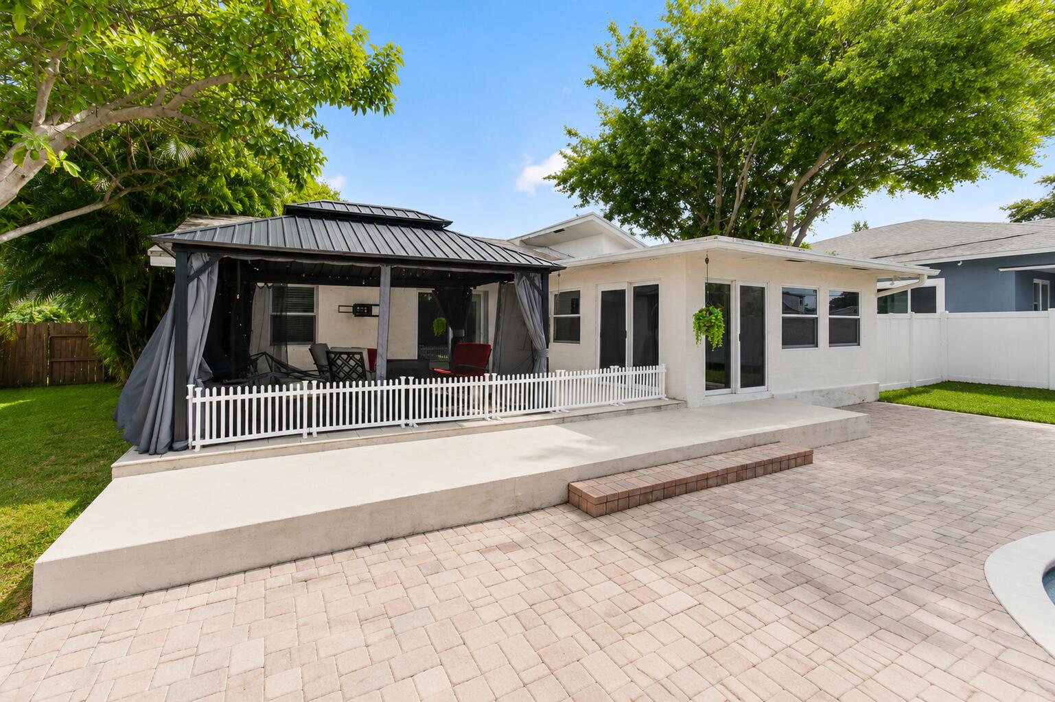 DELRAY GARDEN ESTATES - Residential