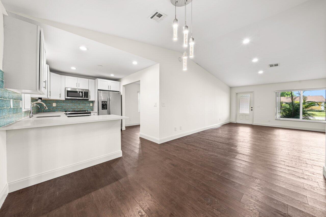 LAKE BOYNTON ESTATES 2 - Residential