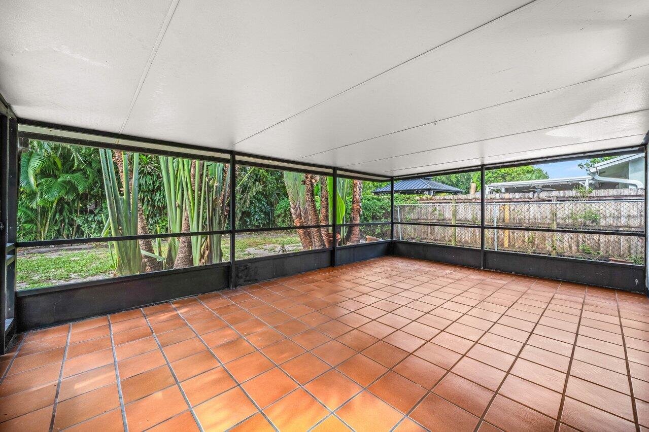 LAKE BOYNTON ESTATES 2 - Residential