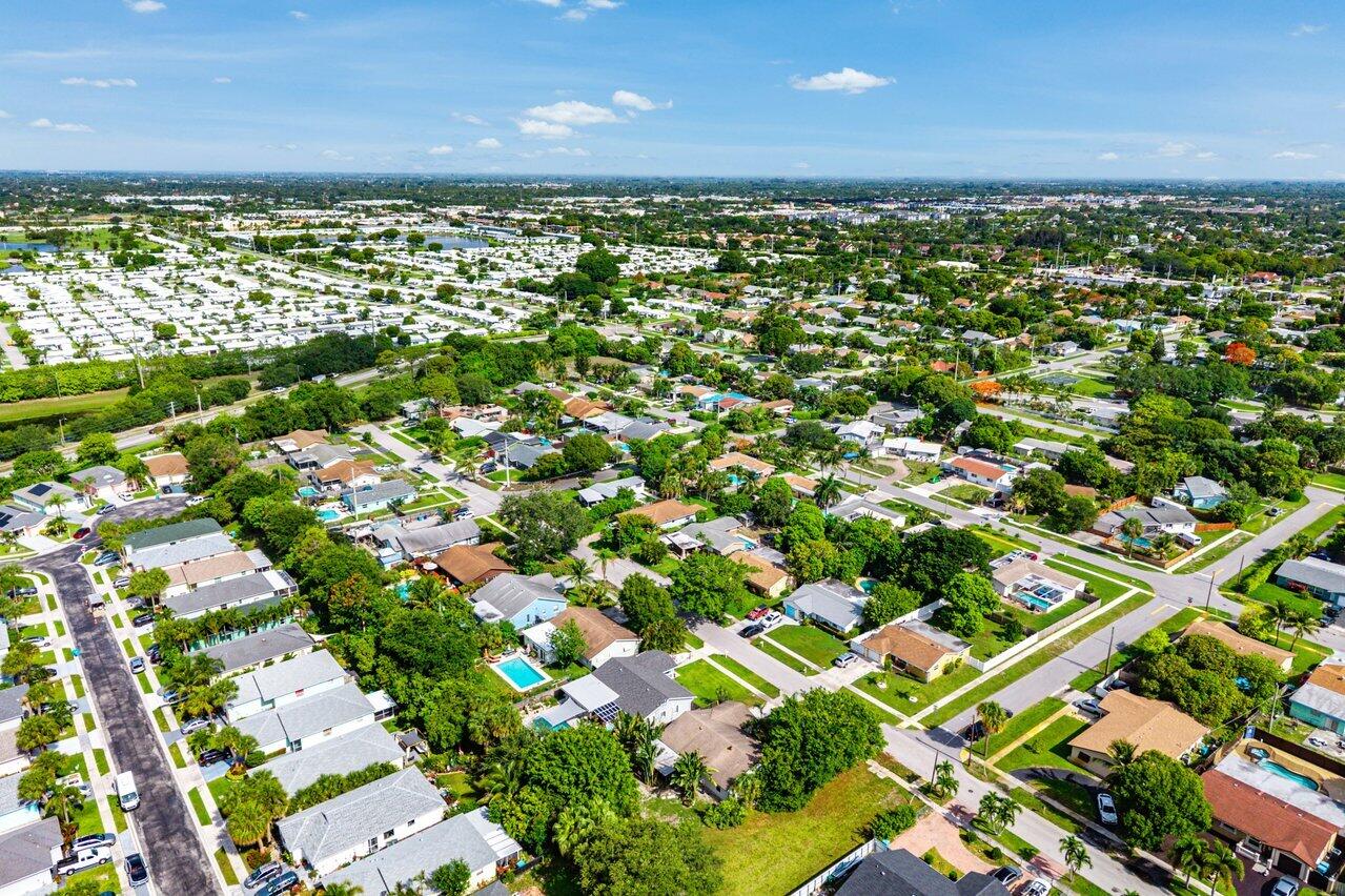 LAKE BOYNTON ESTATES 2 - Residential