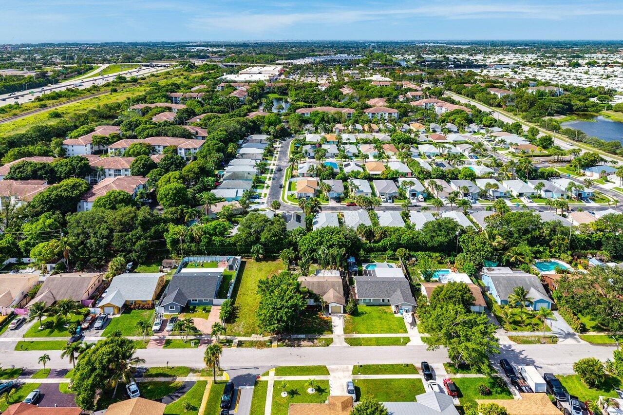 LAKE BOYNTON ESTATES 2 - Residential