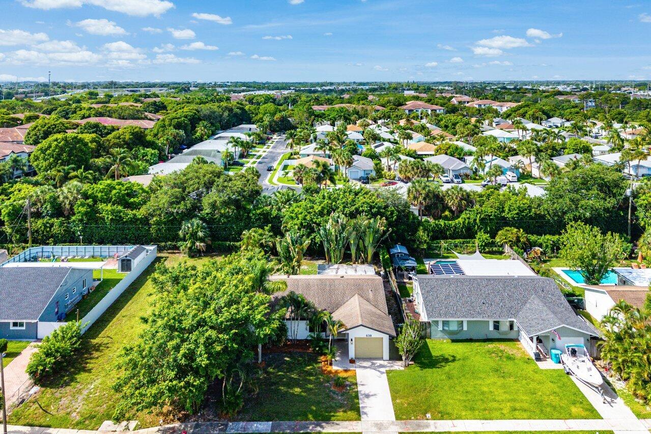LAKE BOYNTON ESTATES 2 - Residential