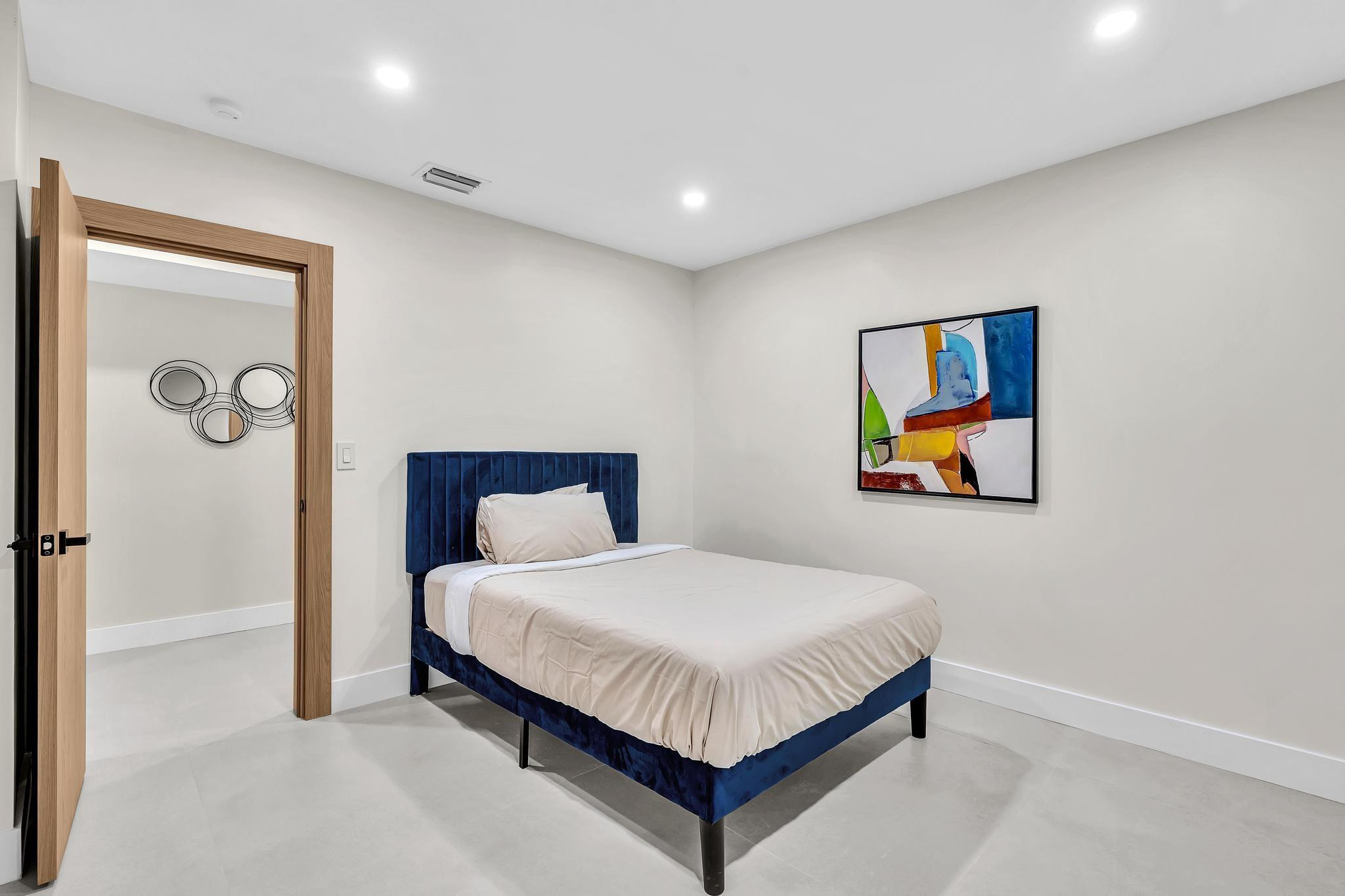 Emerald Hills 68-26 B - Residential