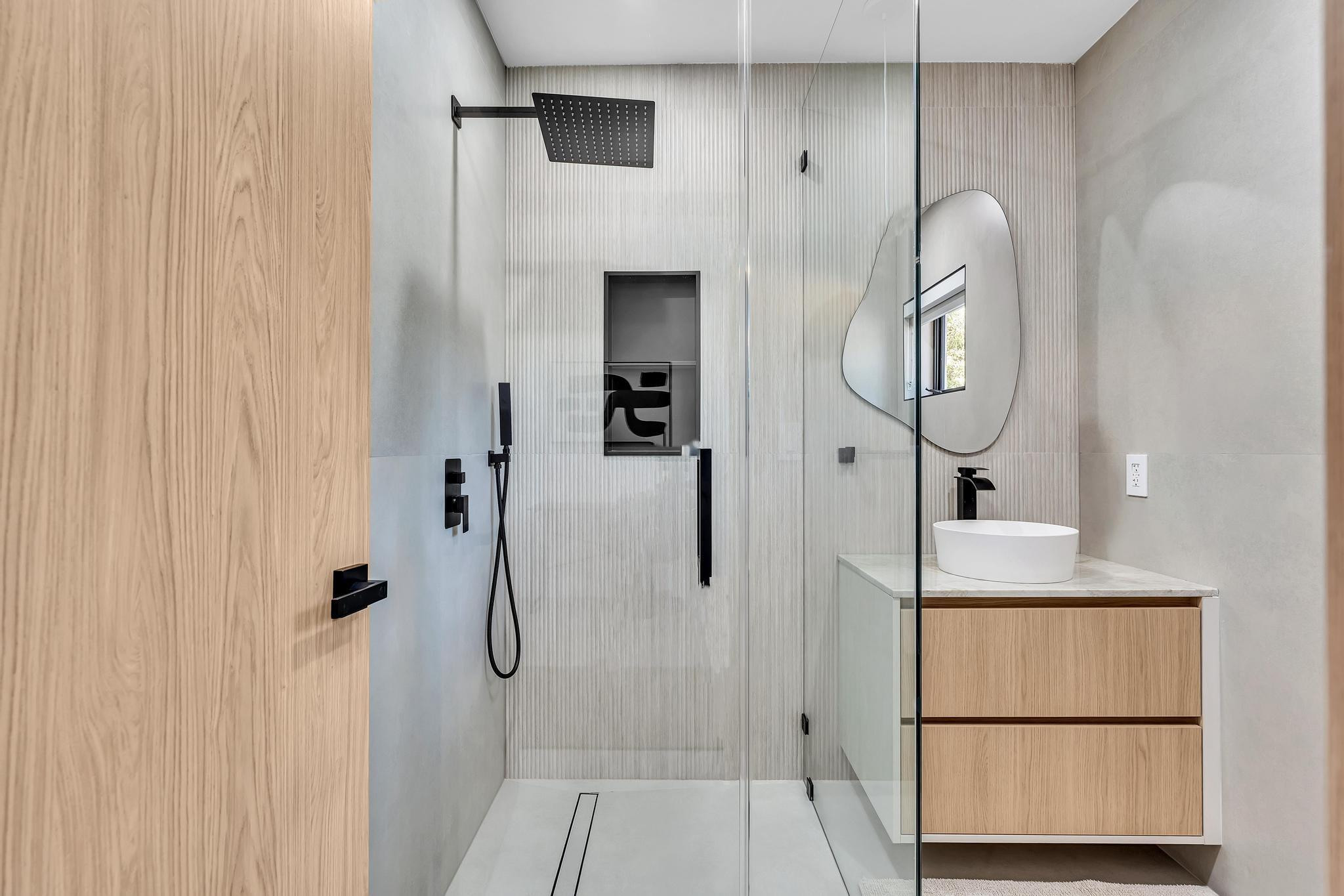 Emerald Hills 68-26 B - Residential
