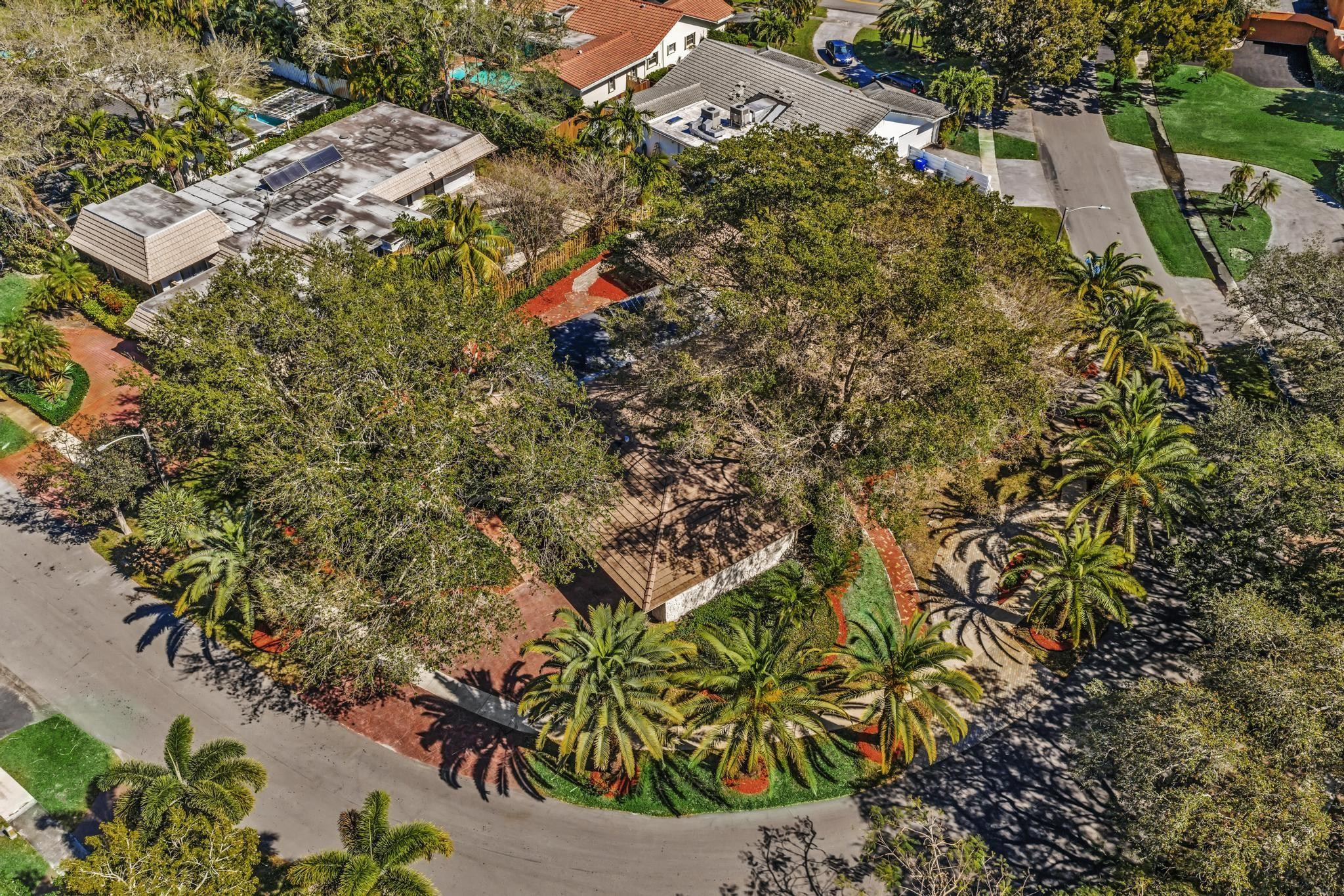 Emerald Hills 68-26 B - Residential