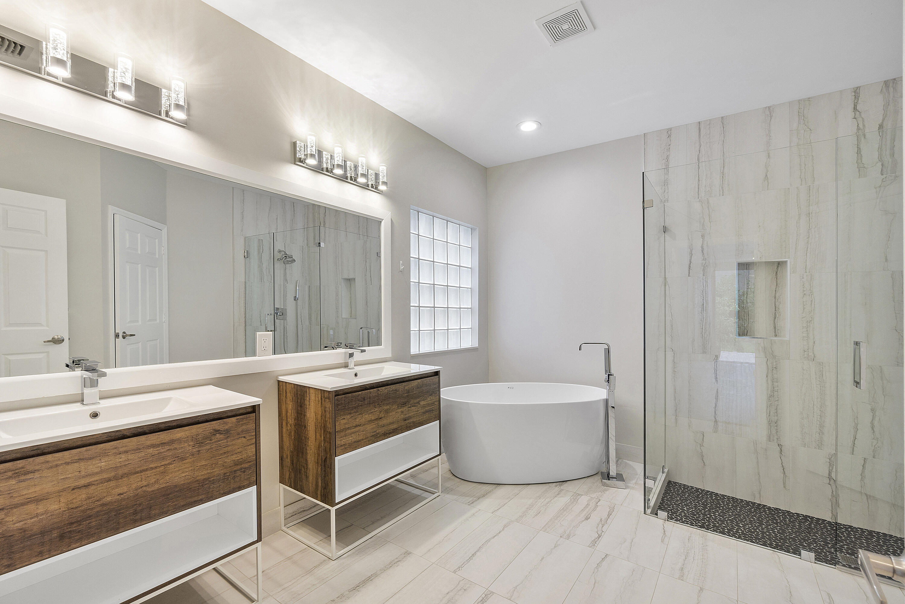 MAYFAIR AT PARKLAND - Residential Lease