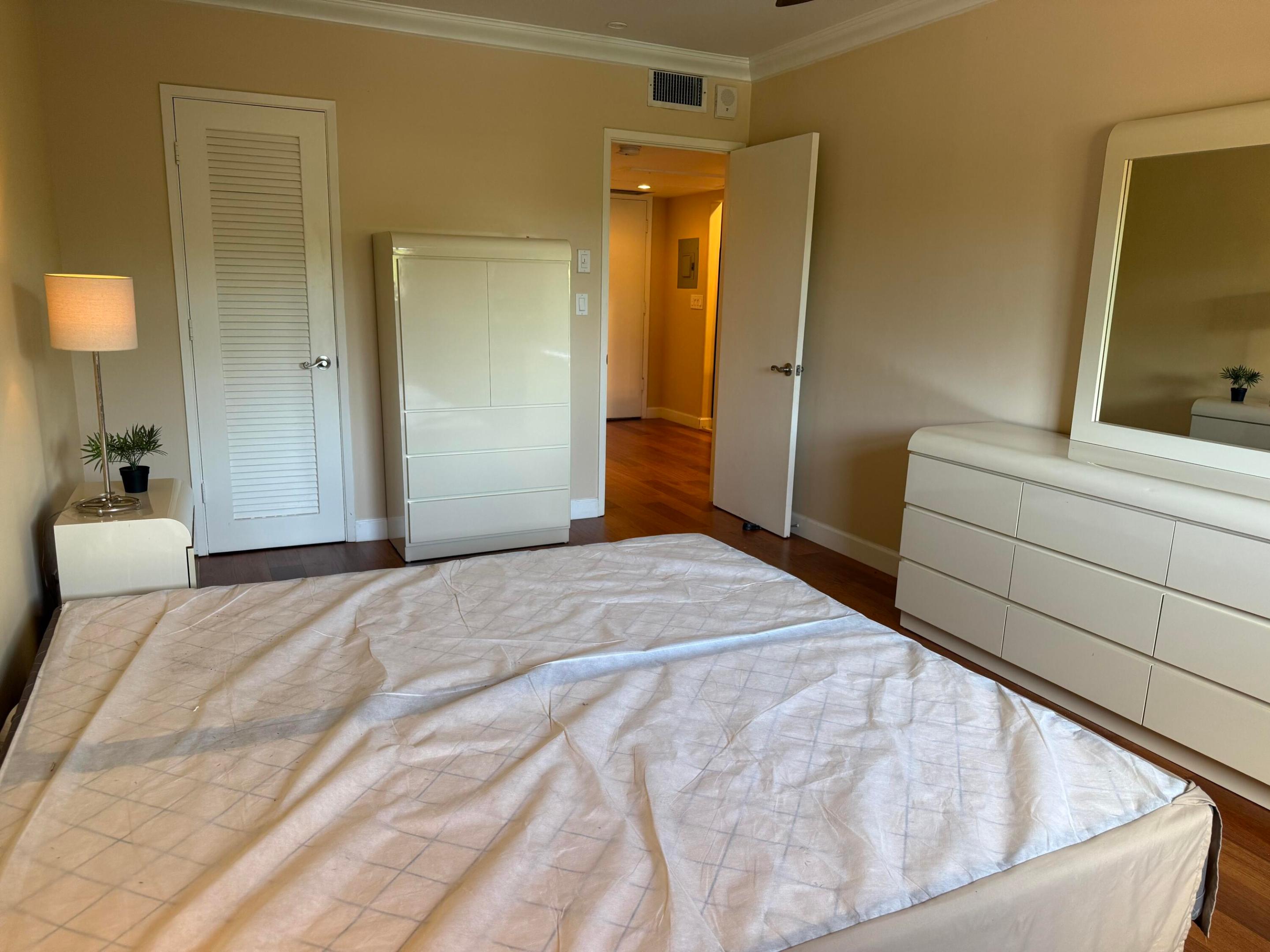 BARCELONA CONDO NORTH BLDG 500 - Residential Lease