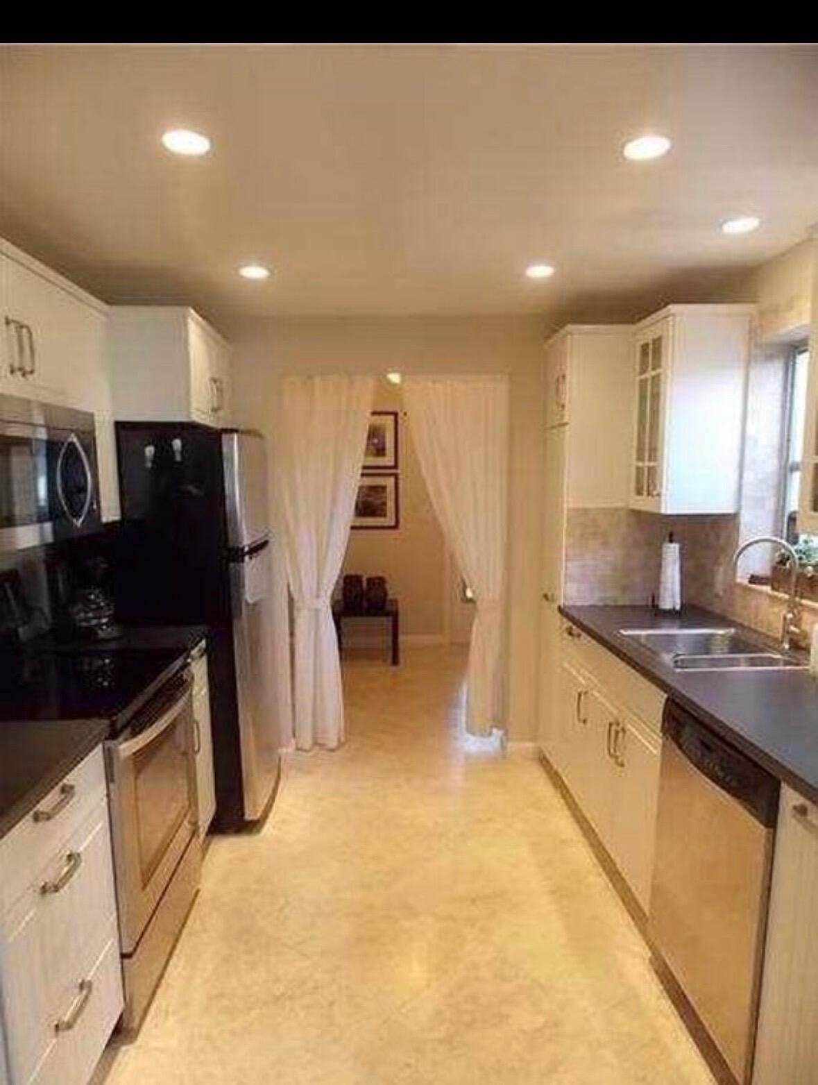 TAREYTON CONDO - Residential