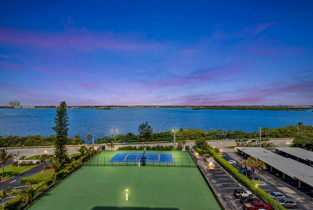 CONNEMARA CONDO - Residential
