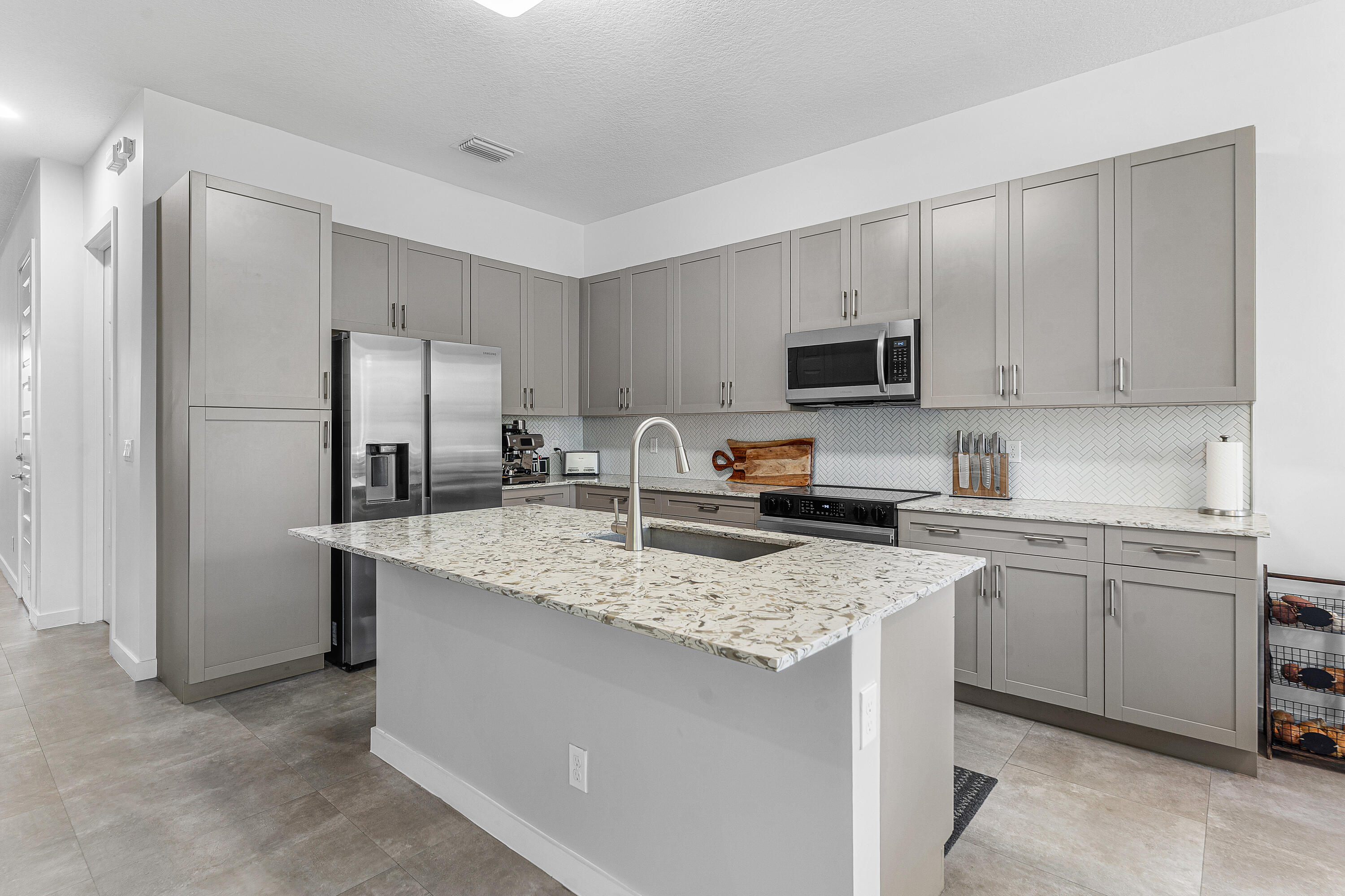 PIONEER ESTATES - Residential