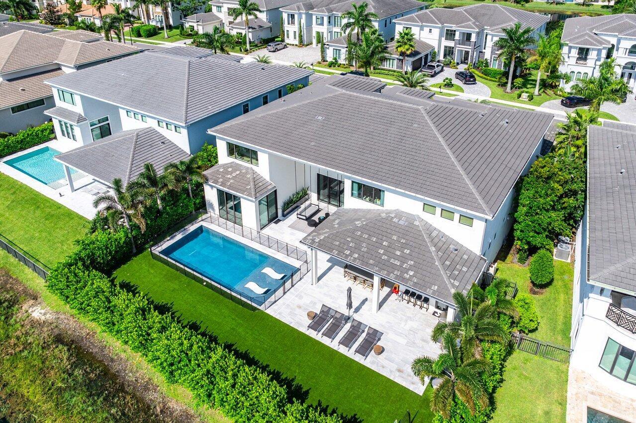 ROYAL PALM POLO - Residential