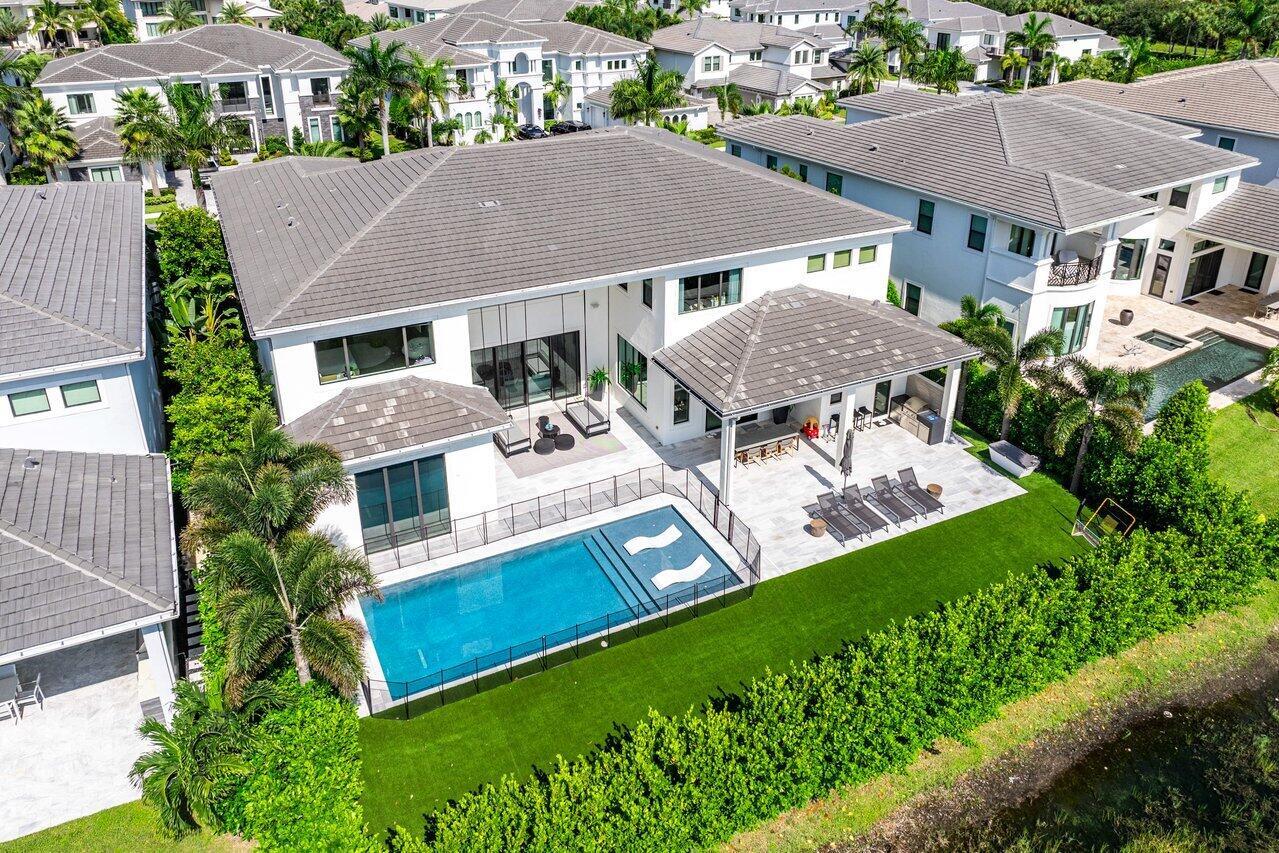 ROYAL PALM POLO - Residential