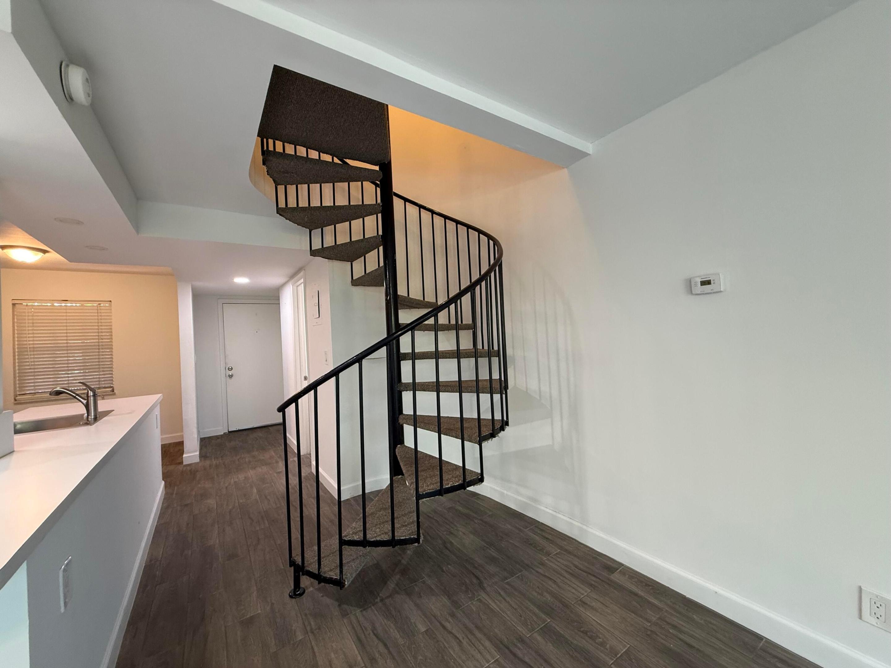 TENNIS CLUB MC LOUGHLIN CONDO - Residential Lease