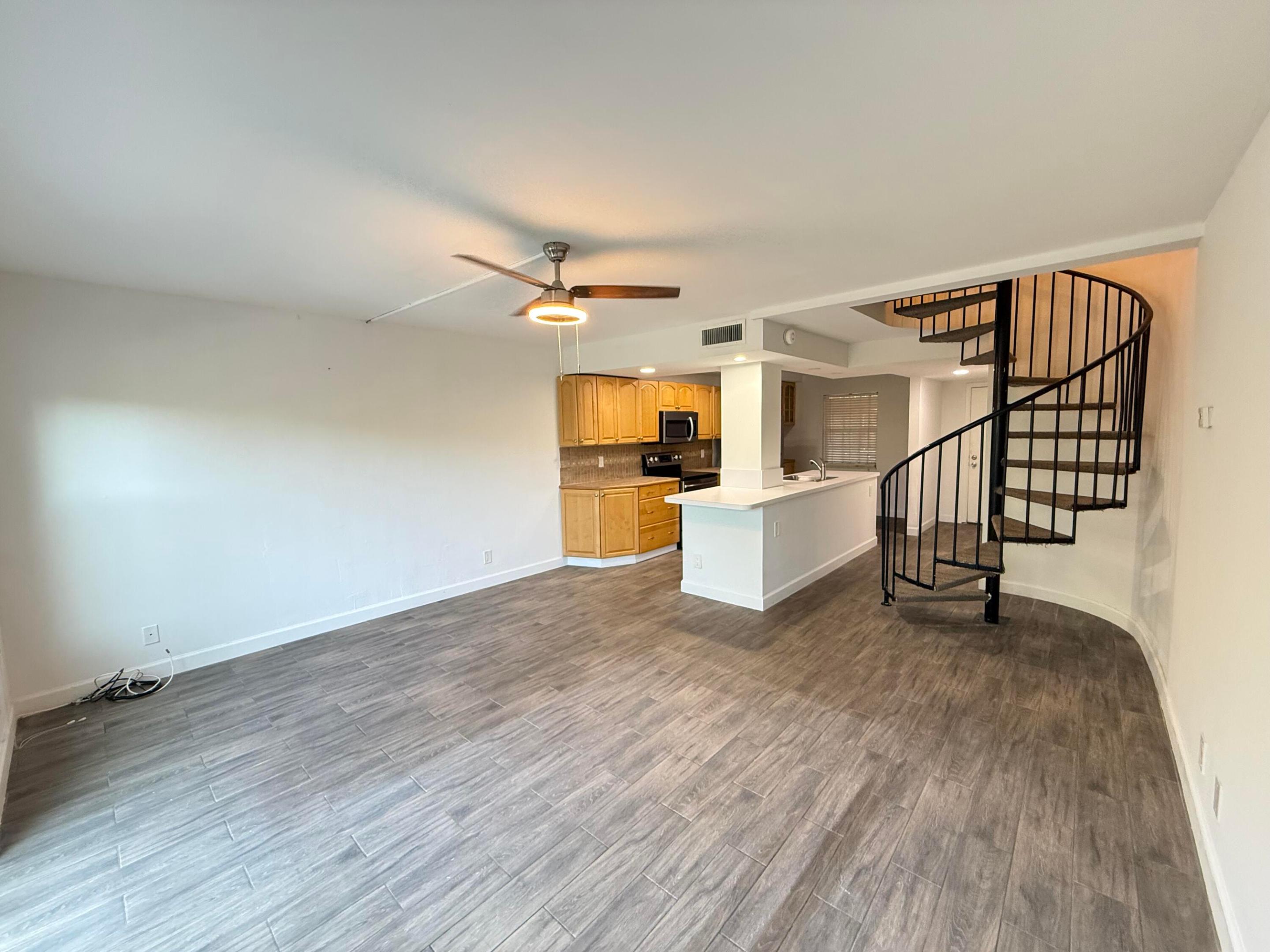 TENNIS CLUB MC LOUGHLIN CONDO - Residential Lease