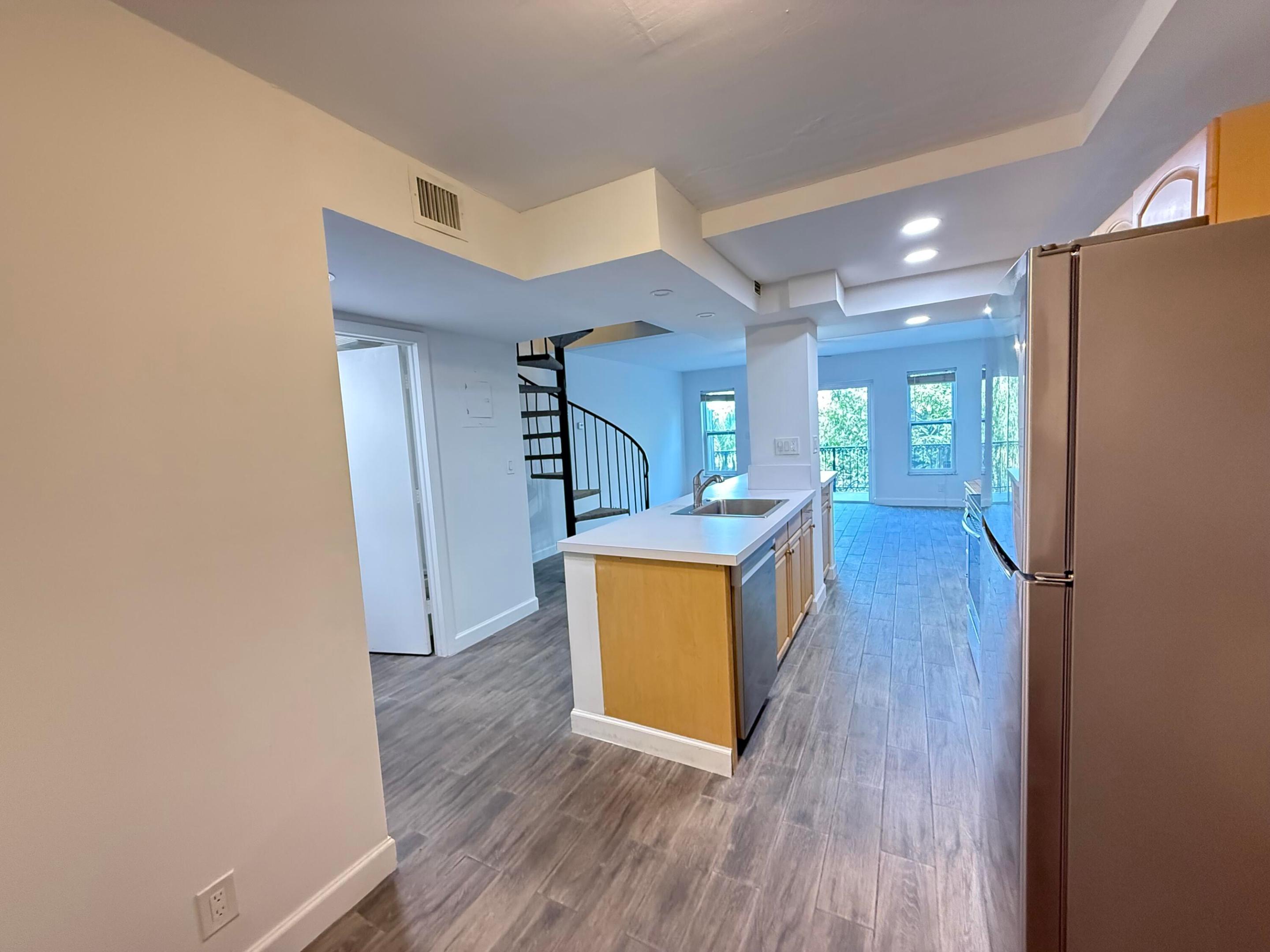 TENNIS CLUB MC LOUGHLIN CONDO - Residential Lease