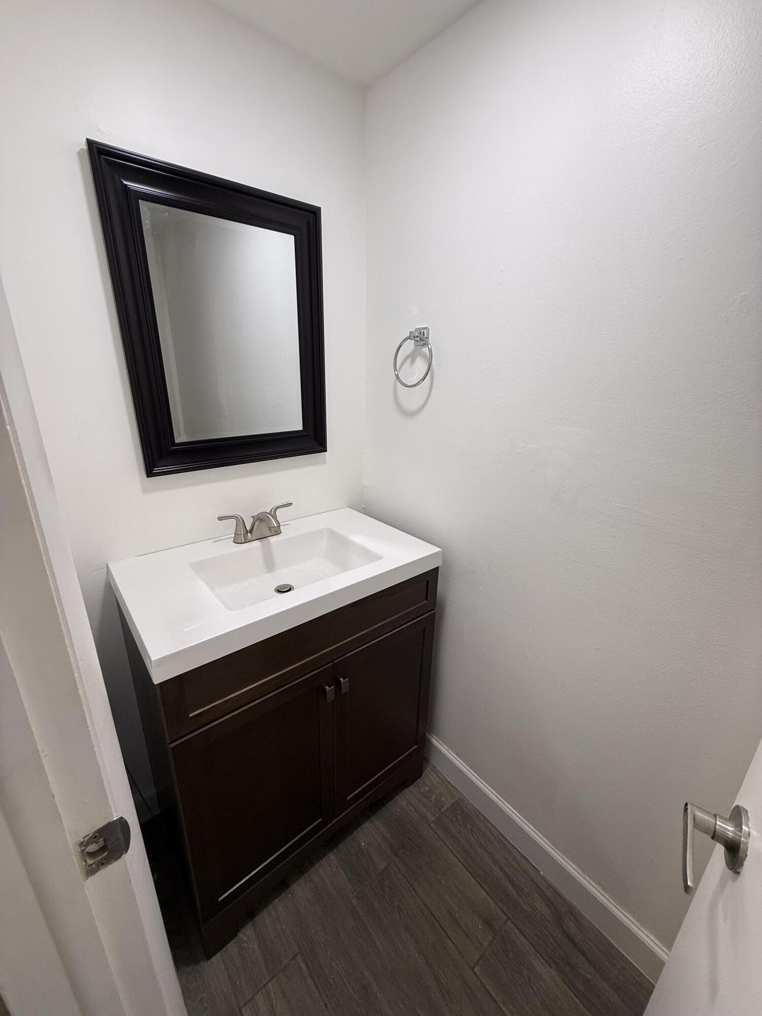 TENNIS CLUB MC LOUGHLIN CONDO - Residential Lease