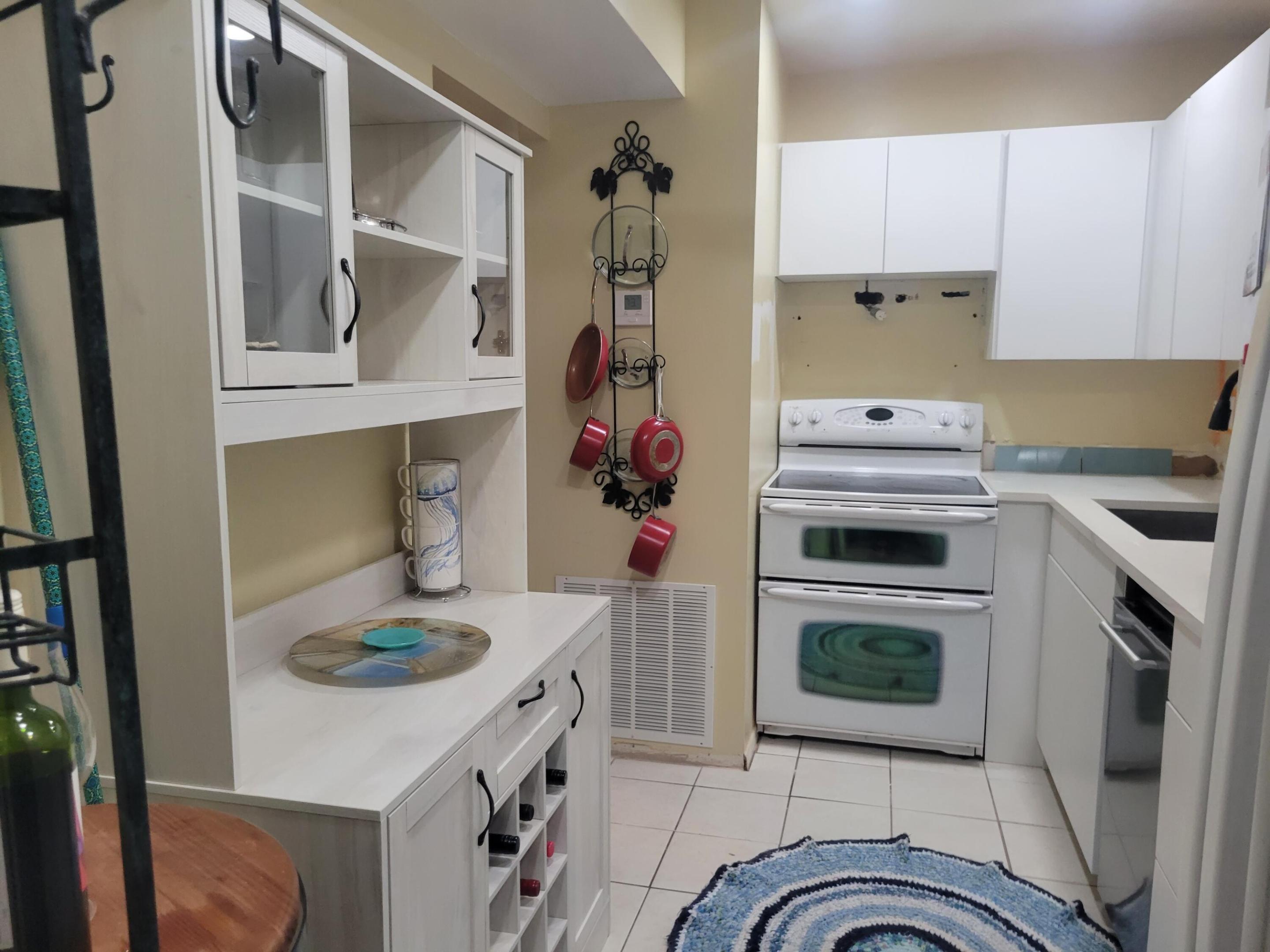 GOLDEN LAKES VILLAGE CONDO 1 THRU 13-A - Residential Lease