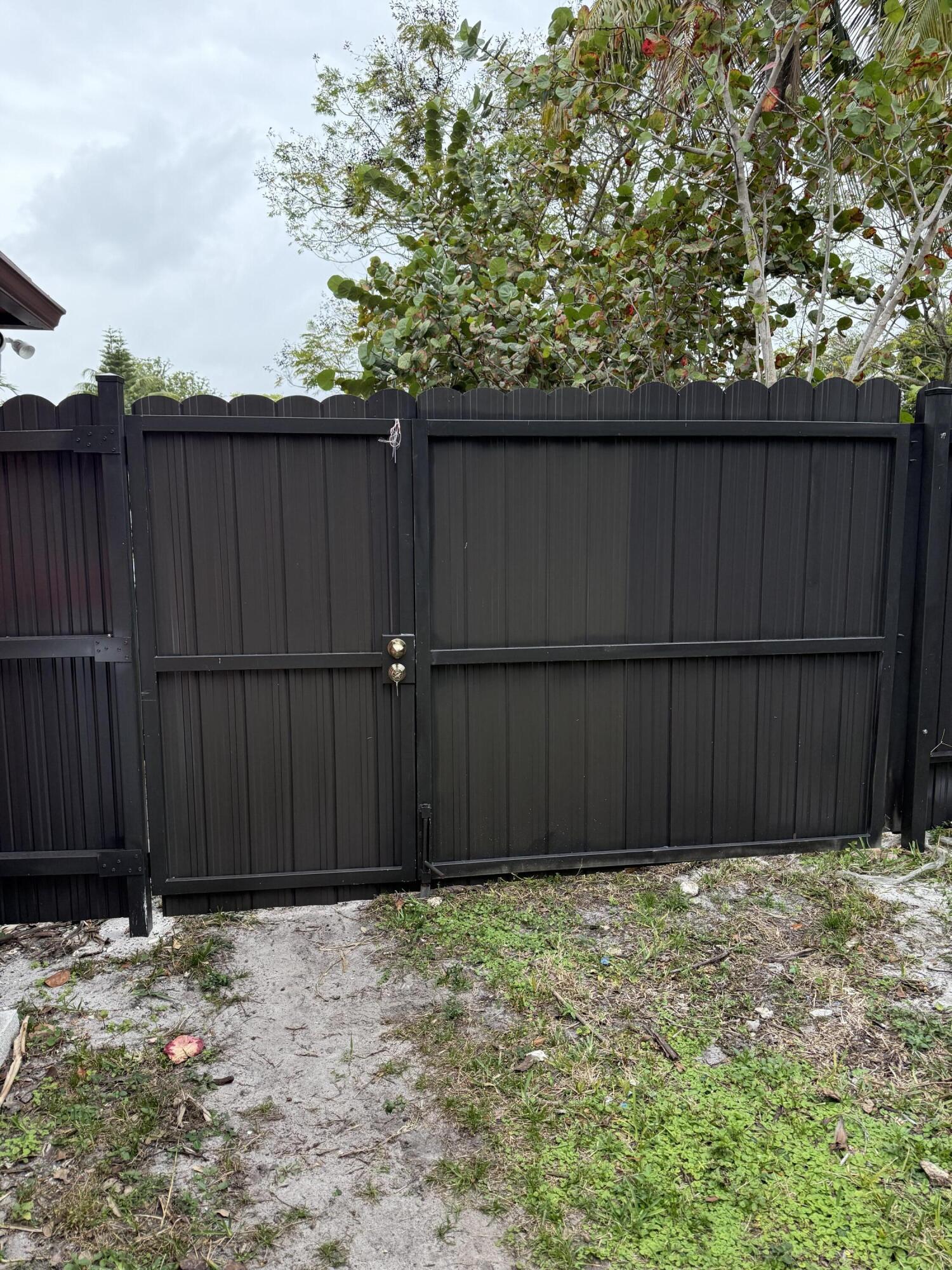 BISCAYNE GARDENS SEC H PART 4 - Residential Lease
