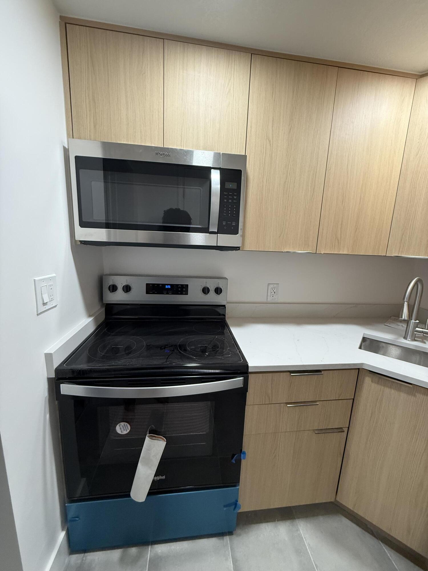 BISCAYNE GARDENS SEC H PART 4 - Residential Lease