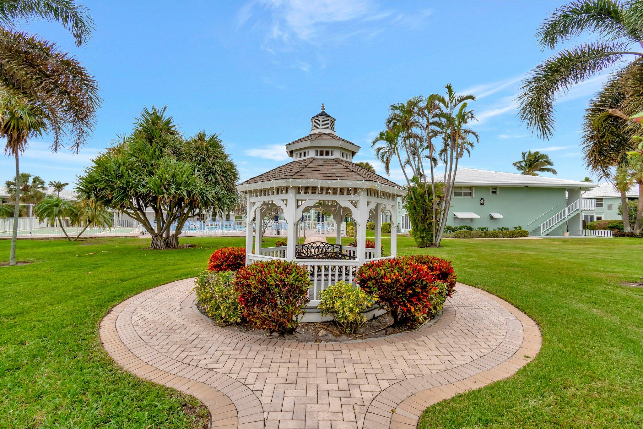 ST GEORGE HOUSE CONDO - Residential
