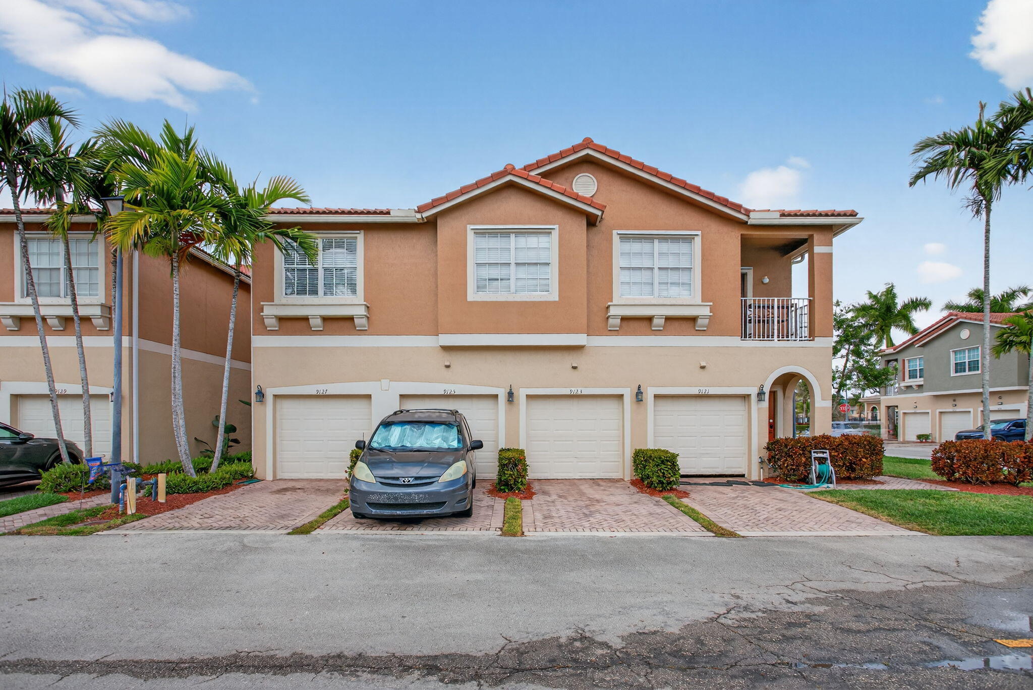 HAMPTON HILLS CONDO - Residential