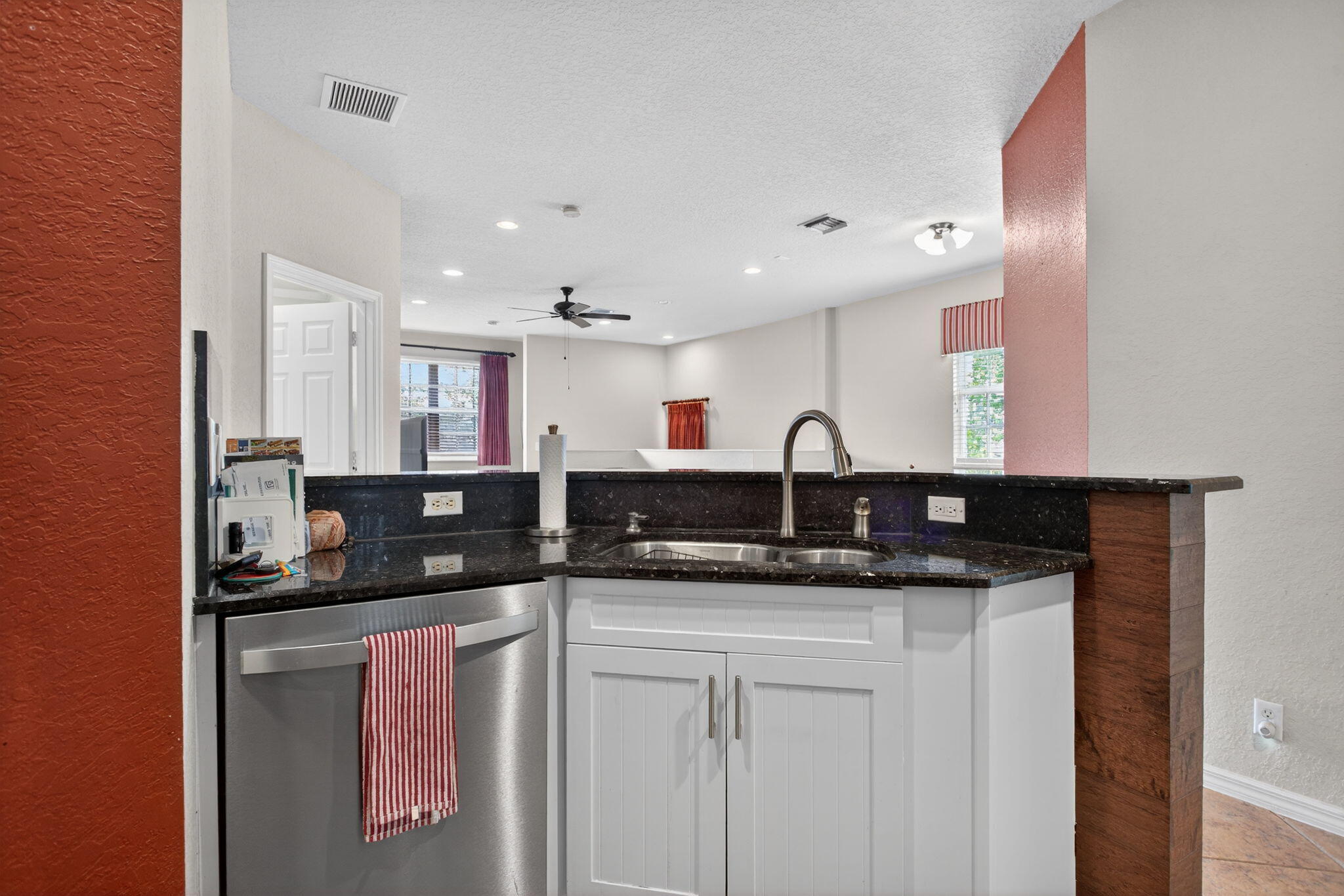 HAMPTON HILLS CONDO - Residential