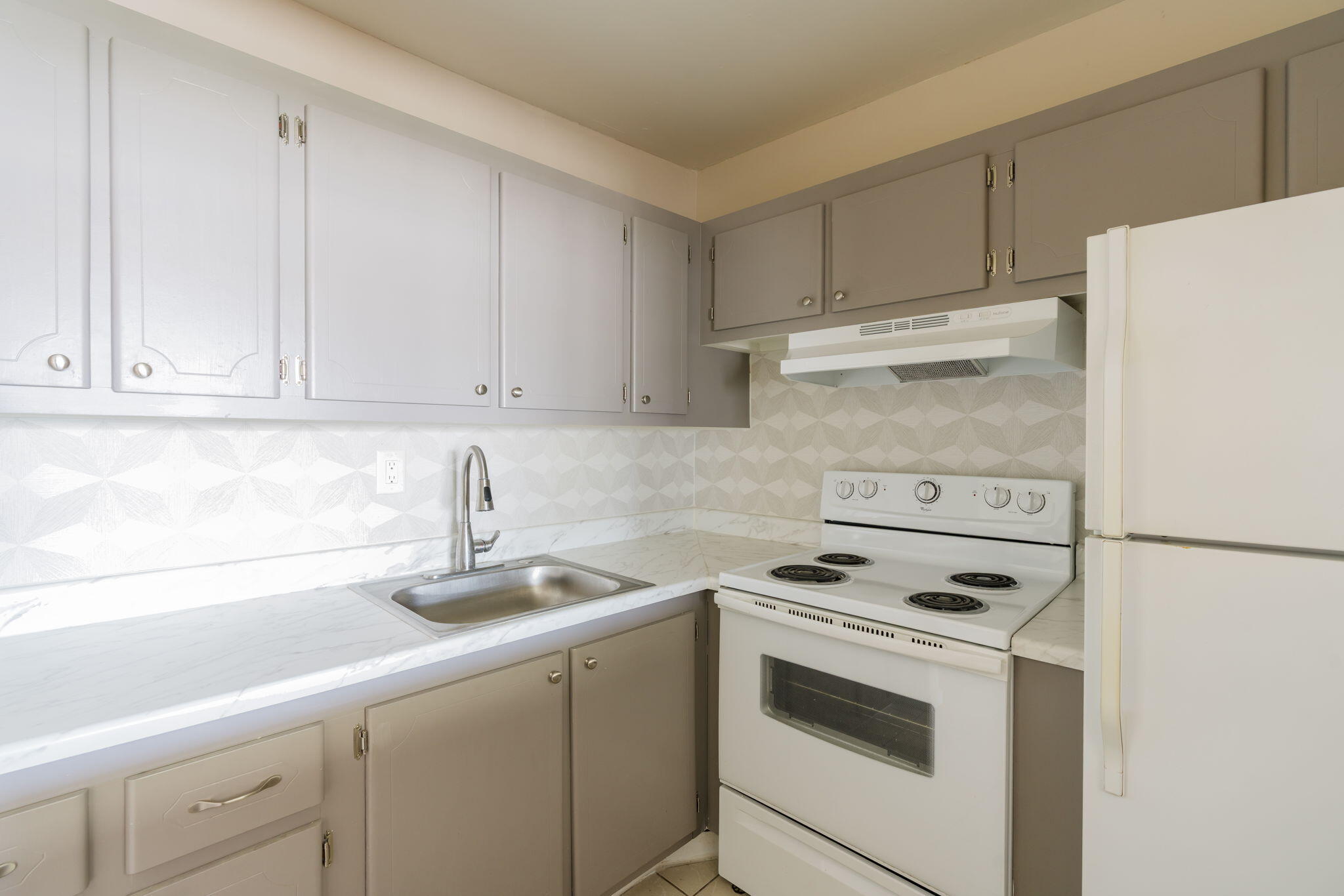KINGSWOOD II CONDOS - Residential