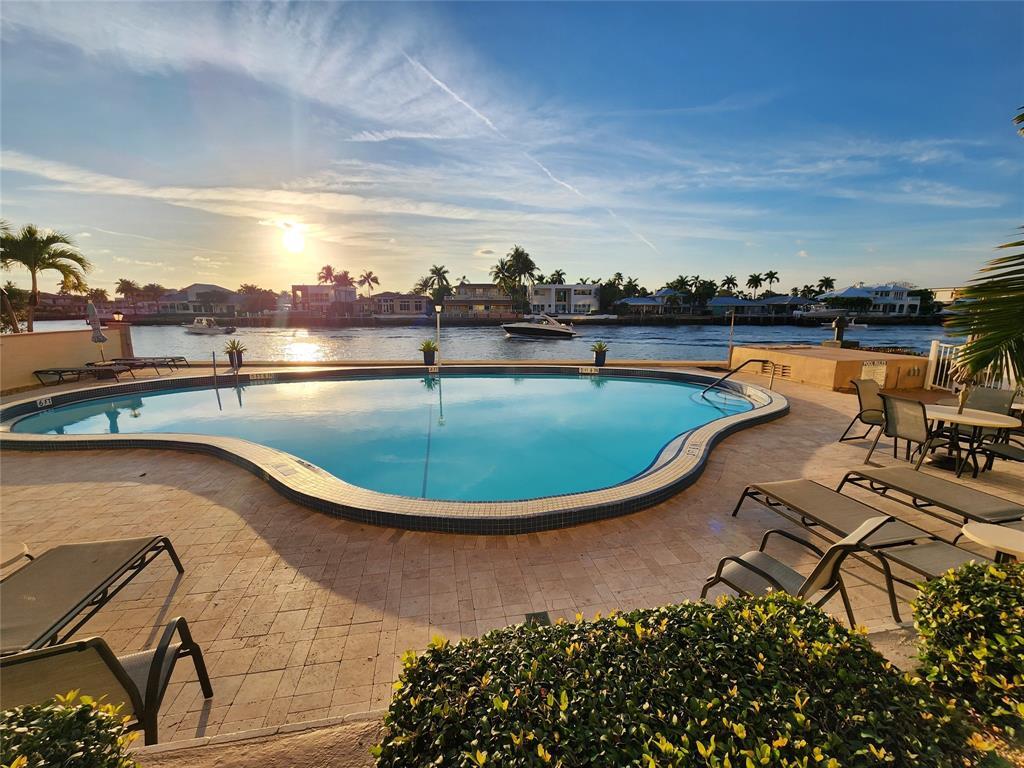 SEVILLE HOUSE CONDO APTS - Residential Lease