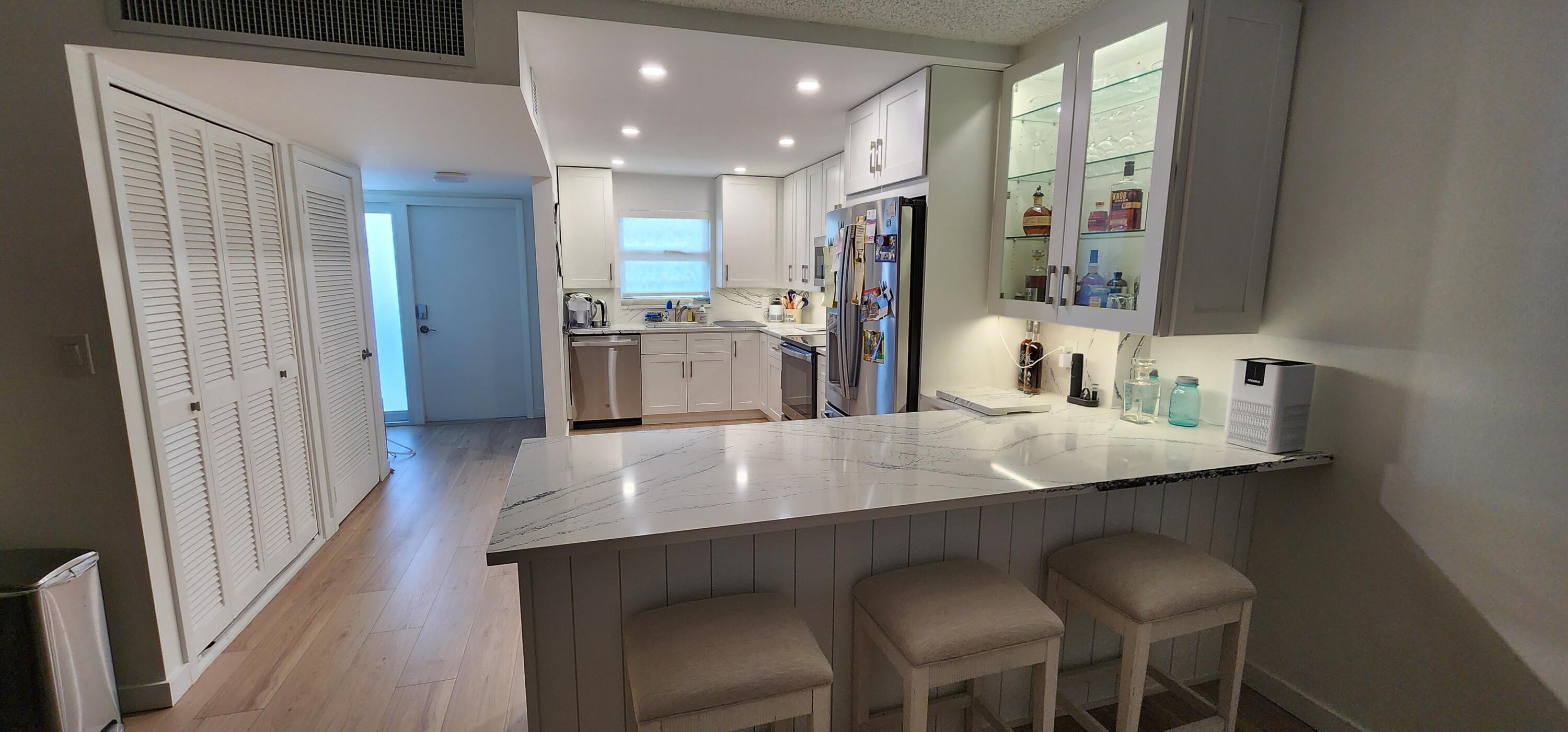 SEVILLE HOUSE CONDO APTS - Residential Lease
