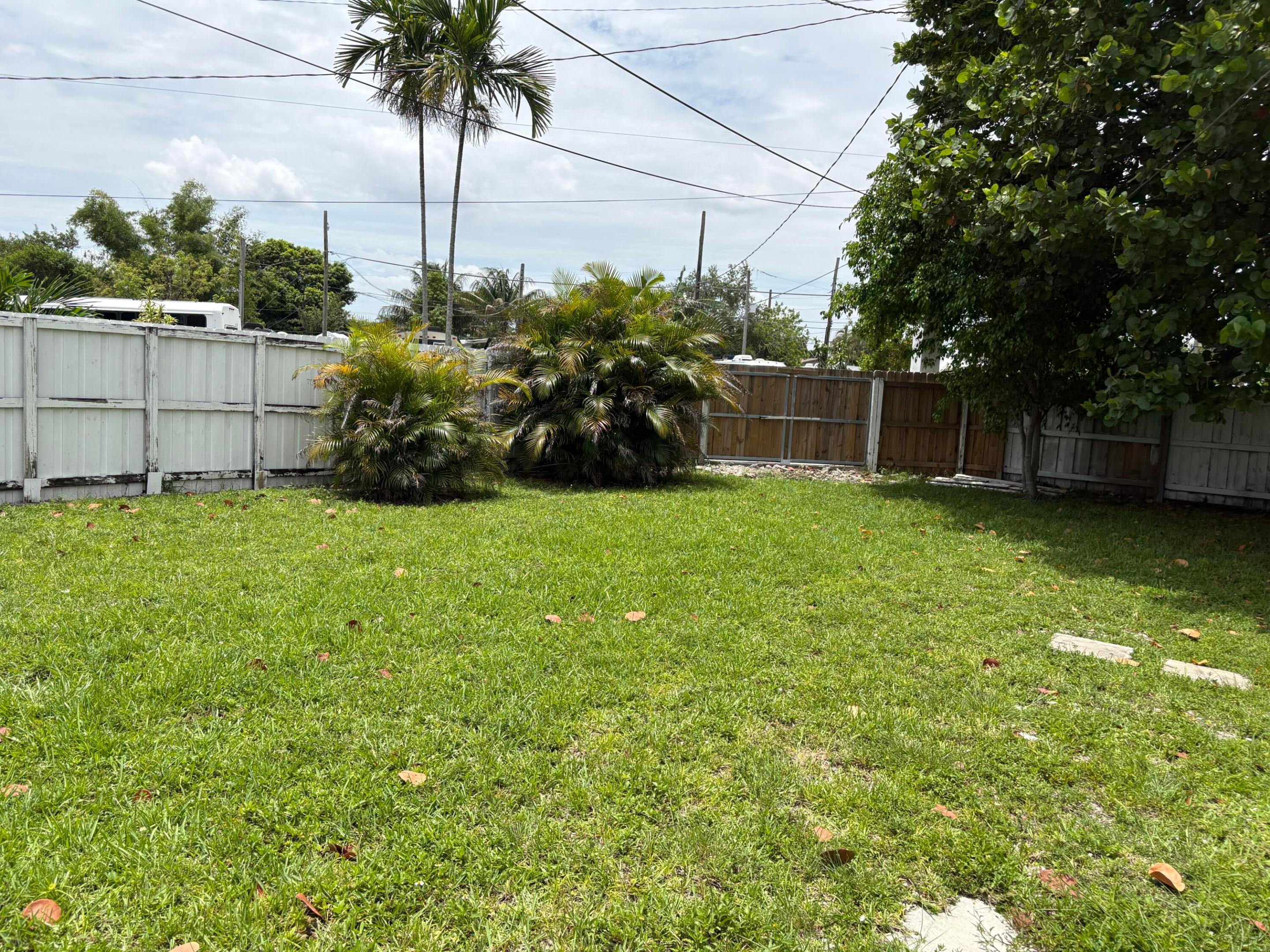 HOLLYWOOD BEACH GARDENS - Residential Lease