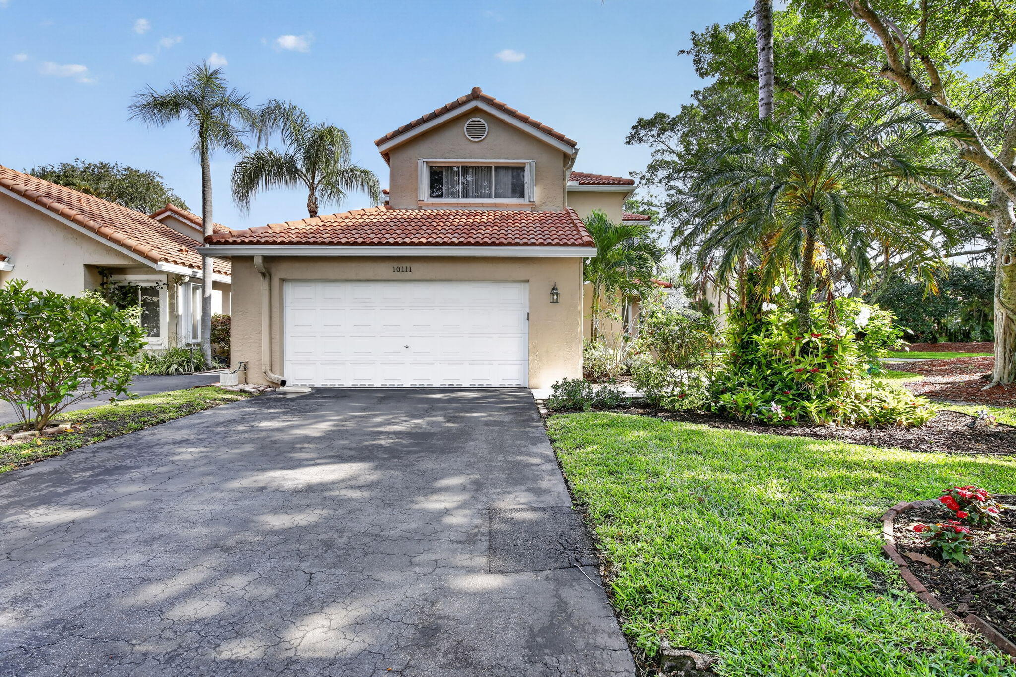 Welcome to Sunset Cove, a sought-after 24-hour guard-gated community with a pet-friendly atmosphere. This beautiful corner-lot home offers 3 bedrooms, 2.5 baths, a 2-car garage, and a fenced yard with only one side neighbor and no rear neighbors. The open floor plan features high ceilings, formal living and dining rooms, a spacious family room, and a breakfast area off the kitchen with ample counter space and stainless appliances. All bedrooms are upstairs, including a large primary suite with a huge walk-in closet, Jacuzzi tub, and separate shower. Walk to an A-rated elementary school and Central Park. Community pool. Roof 2011, A/C 2021, Water Heater 2025.