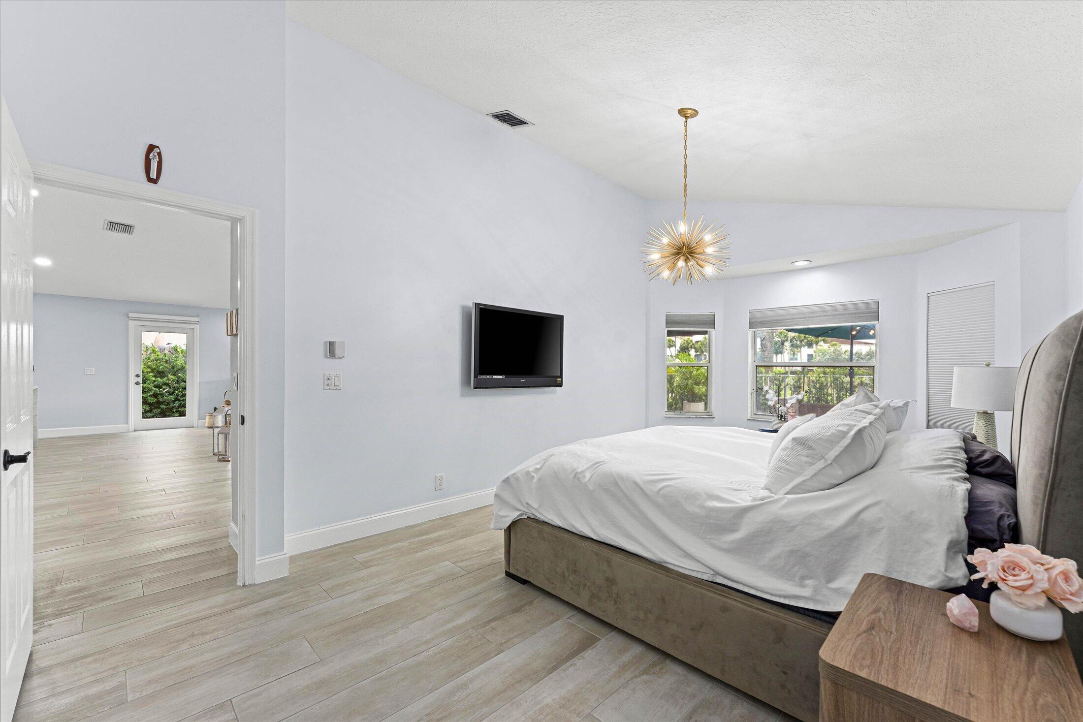 HILLSBORO COUNTRY CLUB - Residential Lease