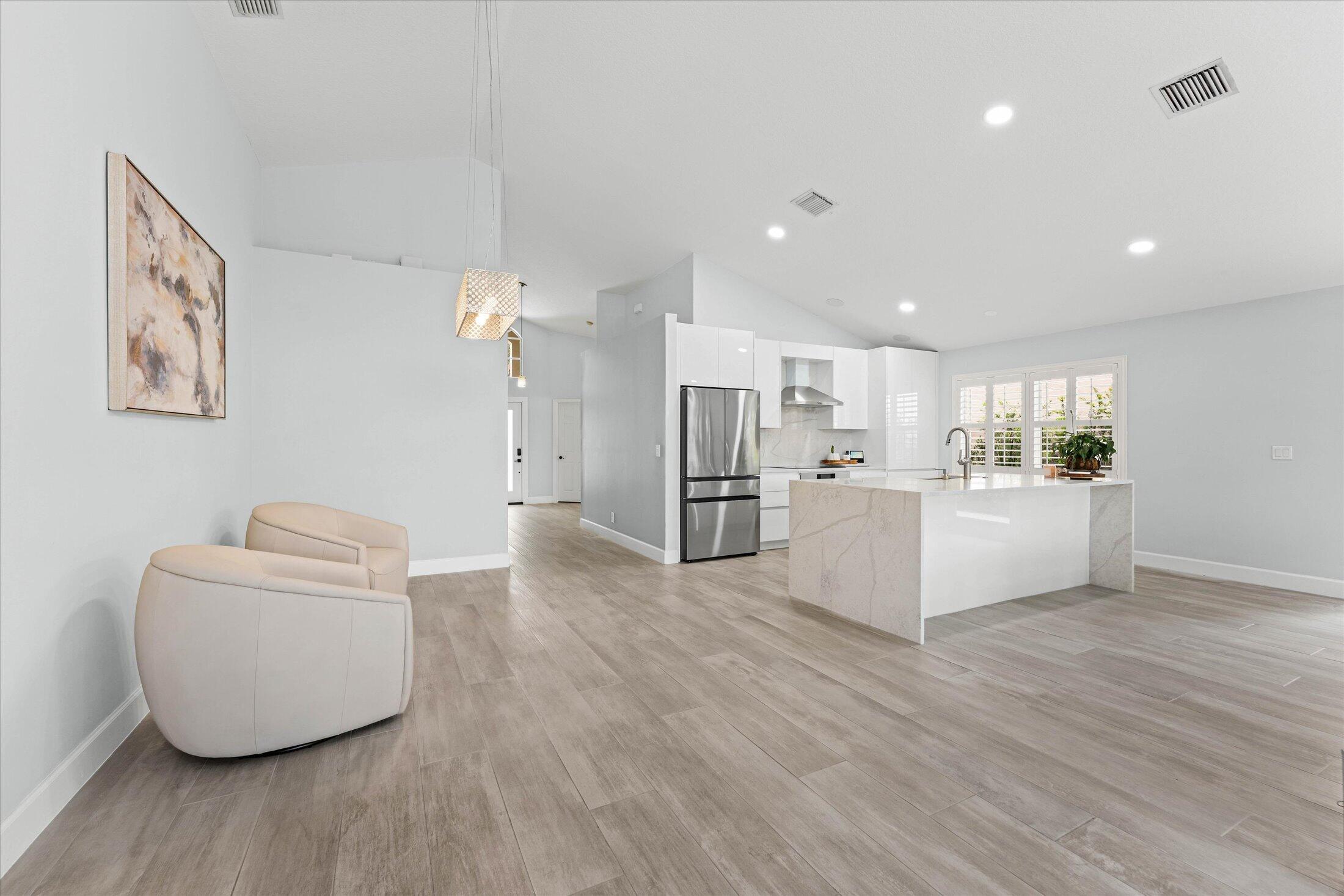 HILLSBORO COUNTRY CLUB - Residential Lease