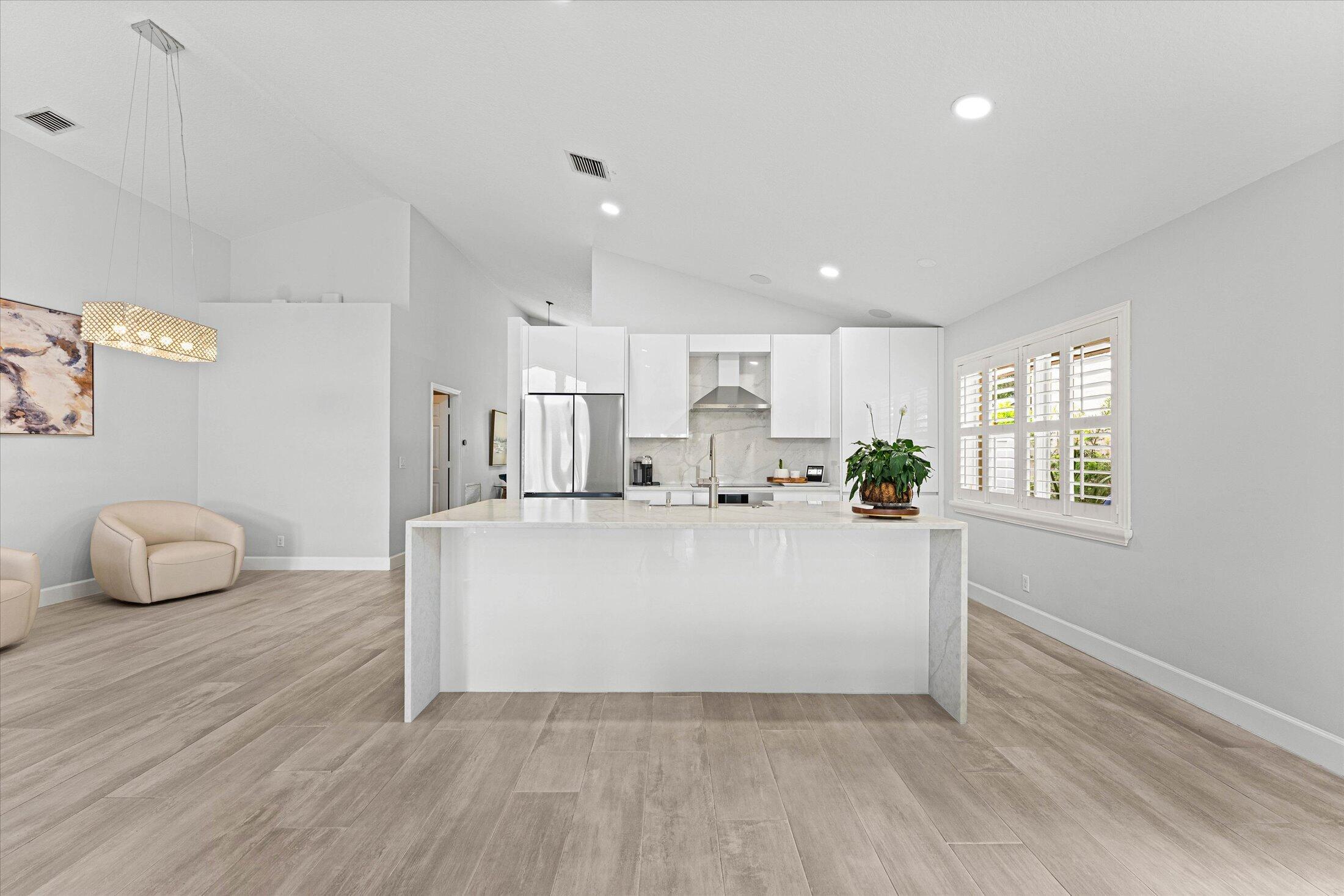 HILLSBORO COUNTRY CLUB - Residential Lease
