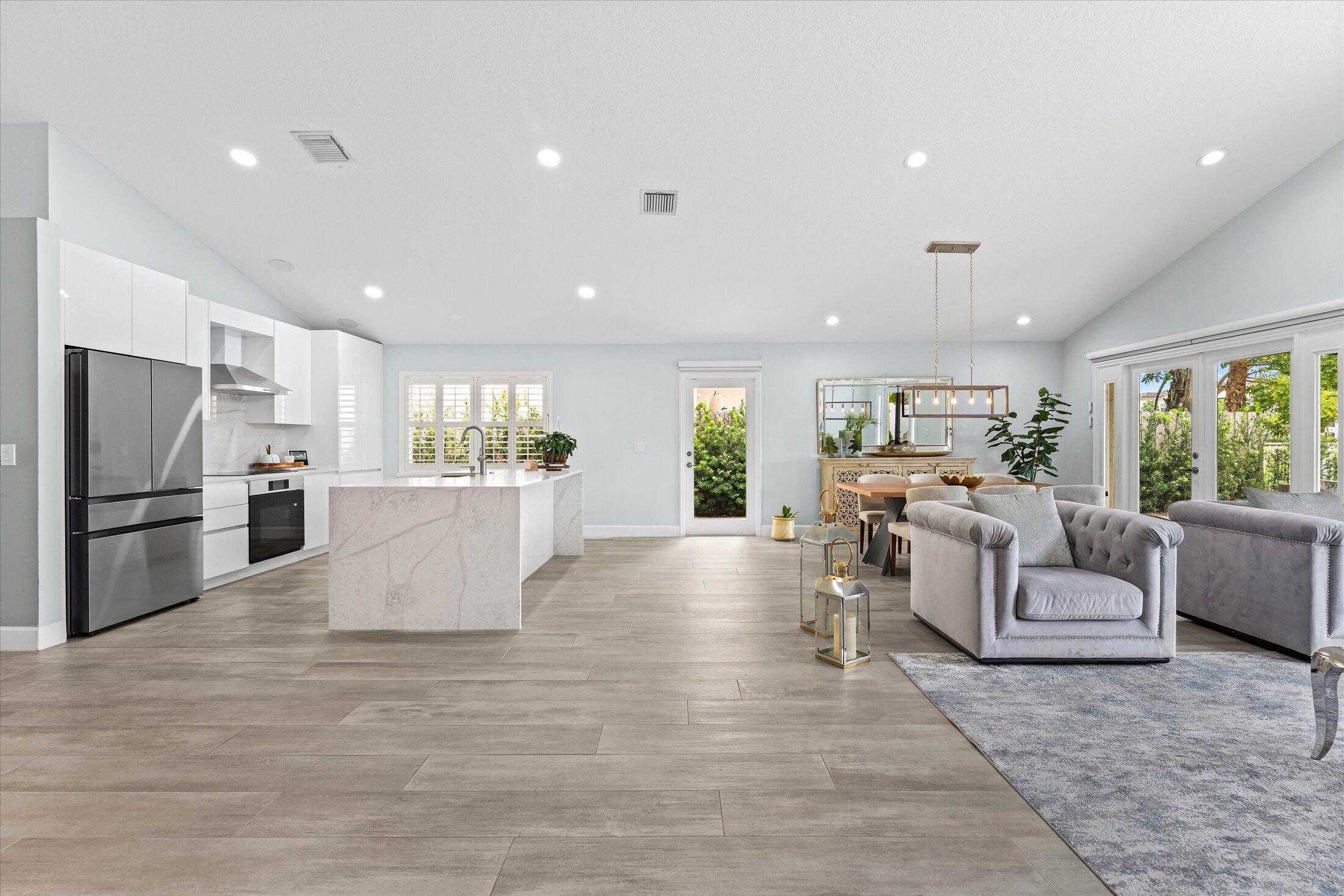 HILLSBORO COUNTRY CLUB - Residential Lease