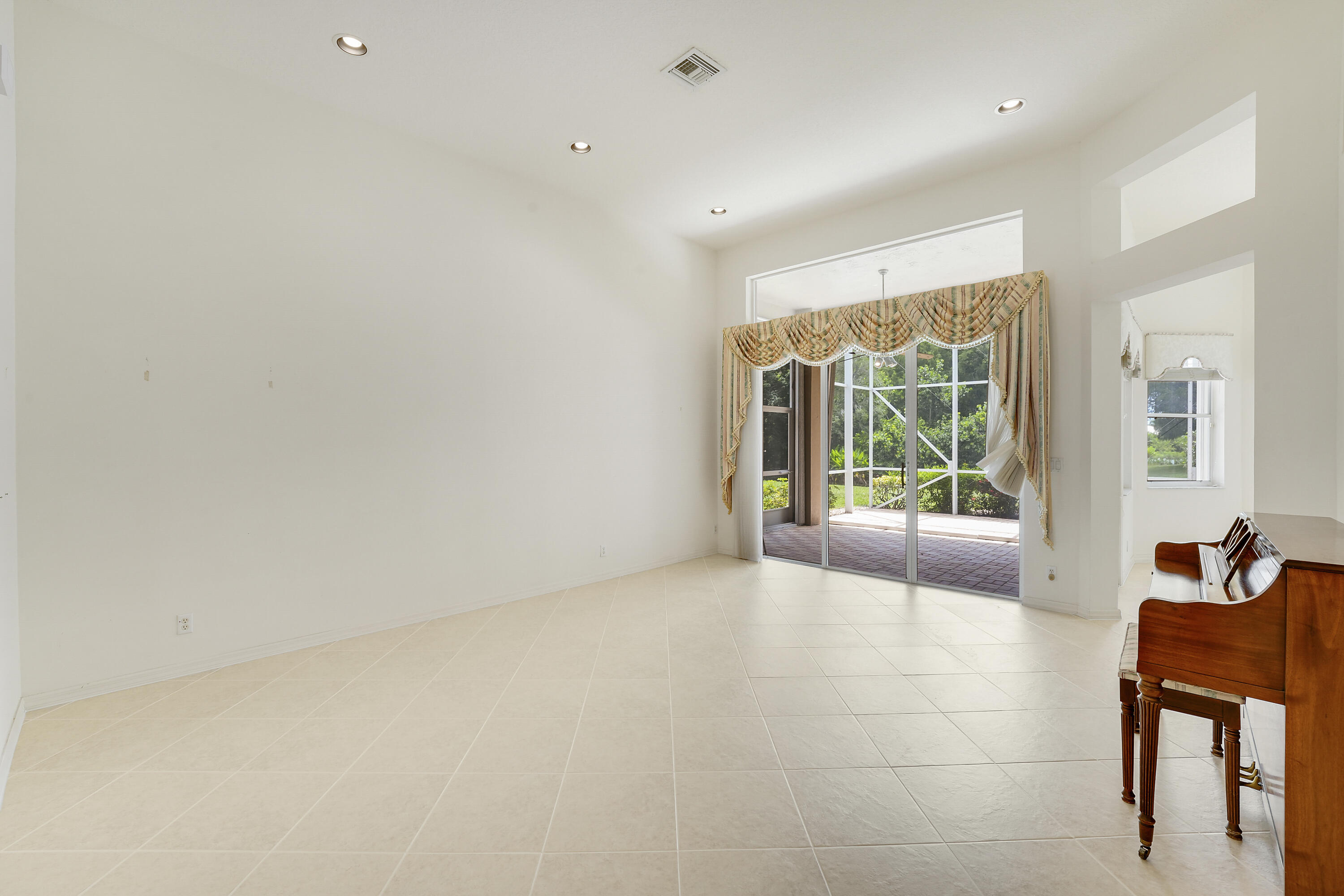 BELLAGGIO, TOWNE PARK - Residential