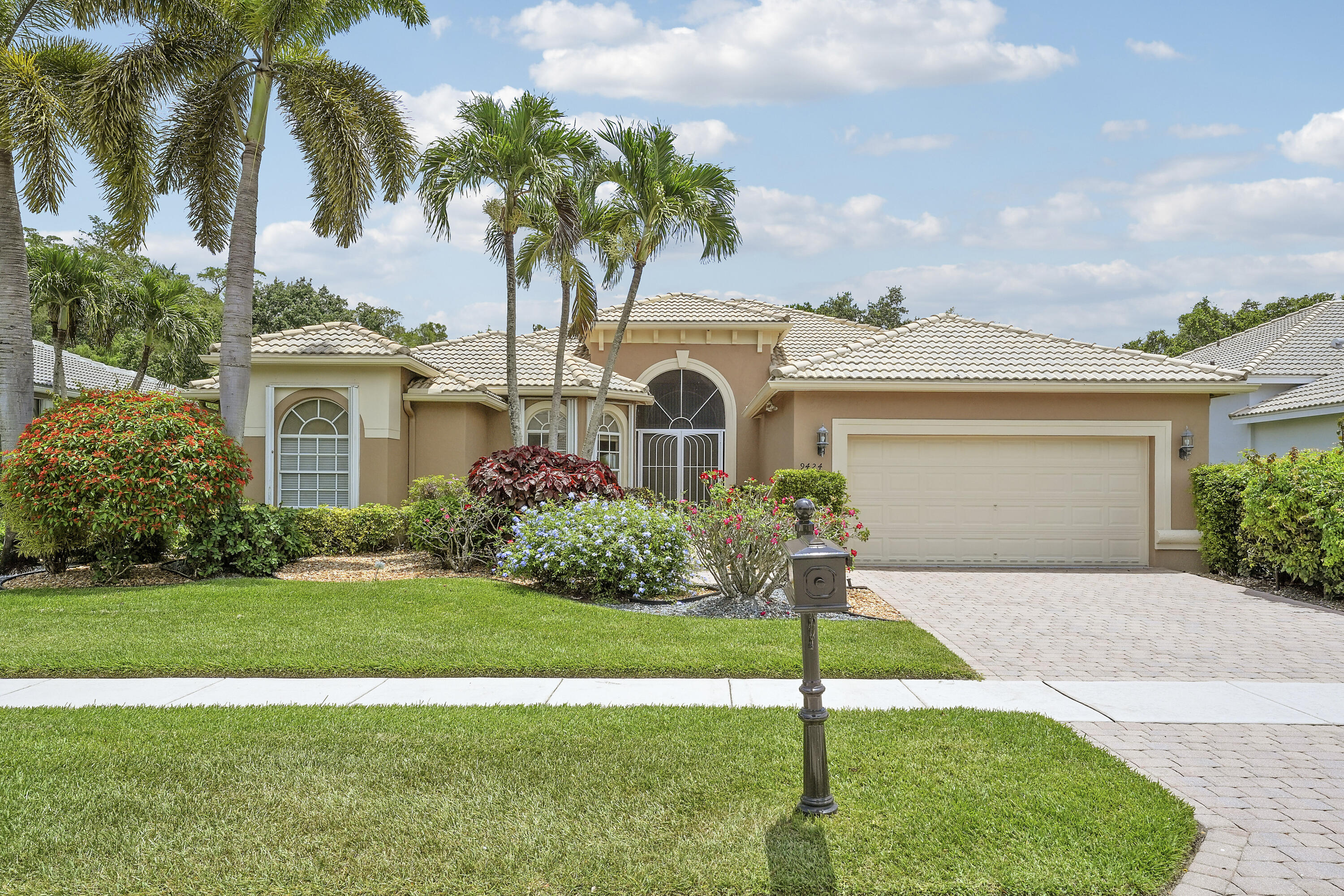 BELLAGGIO, TOWNE PARK - Residential