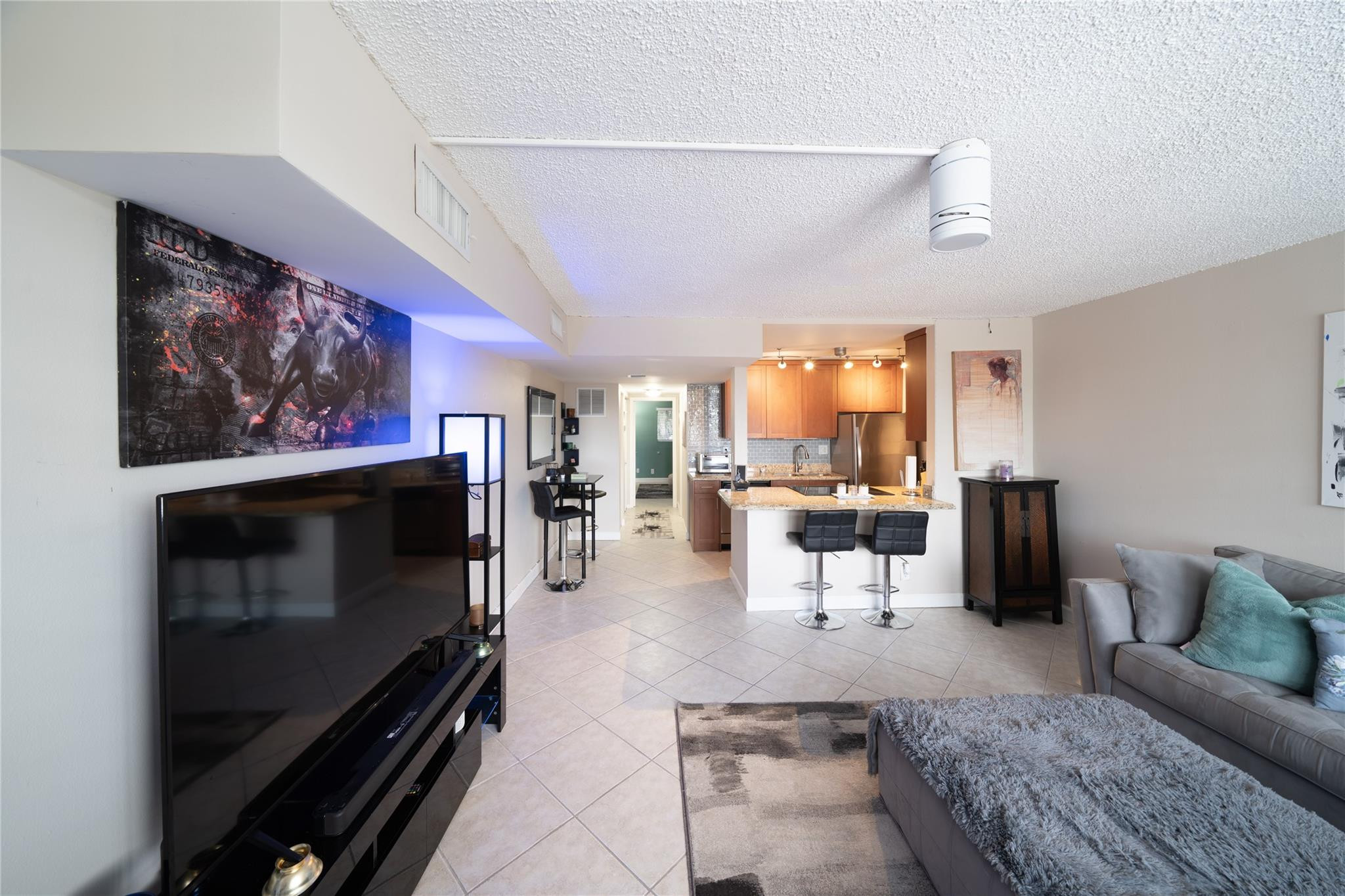 WOODS CONDO - Residential