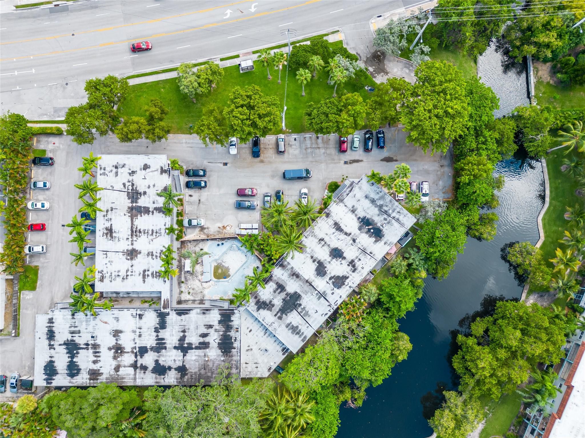 WOODS CONDO - Residential