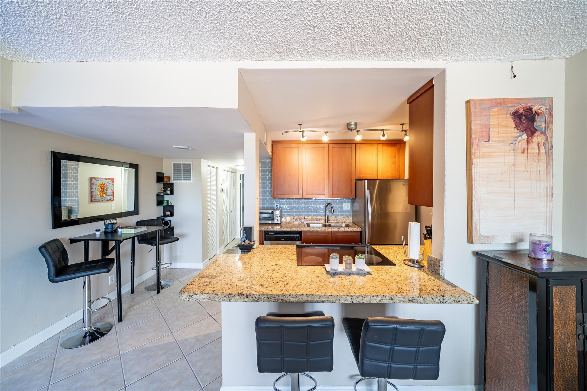 WOODS CONDO - Residential