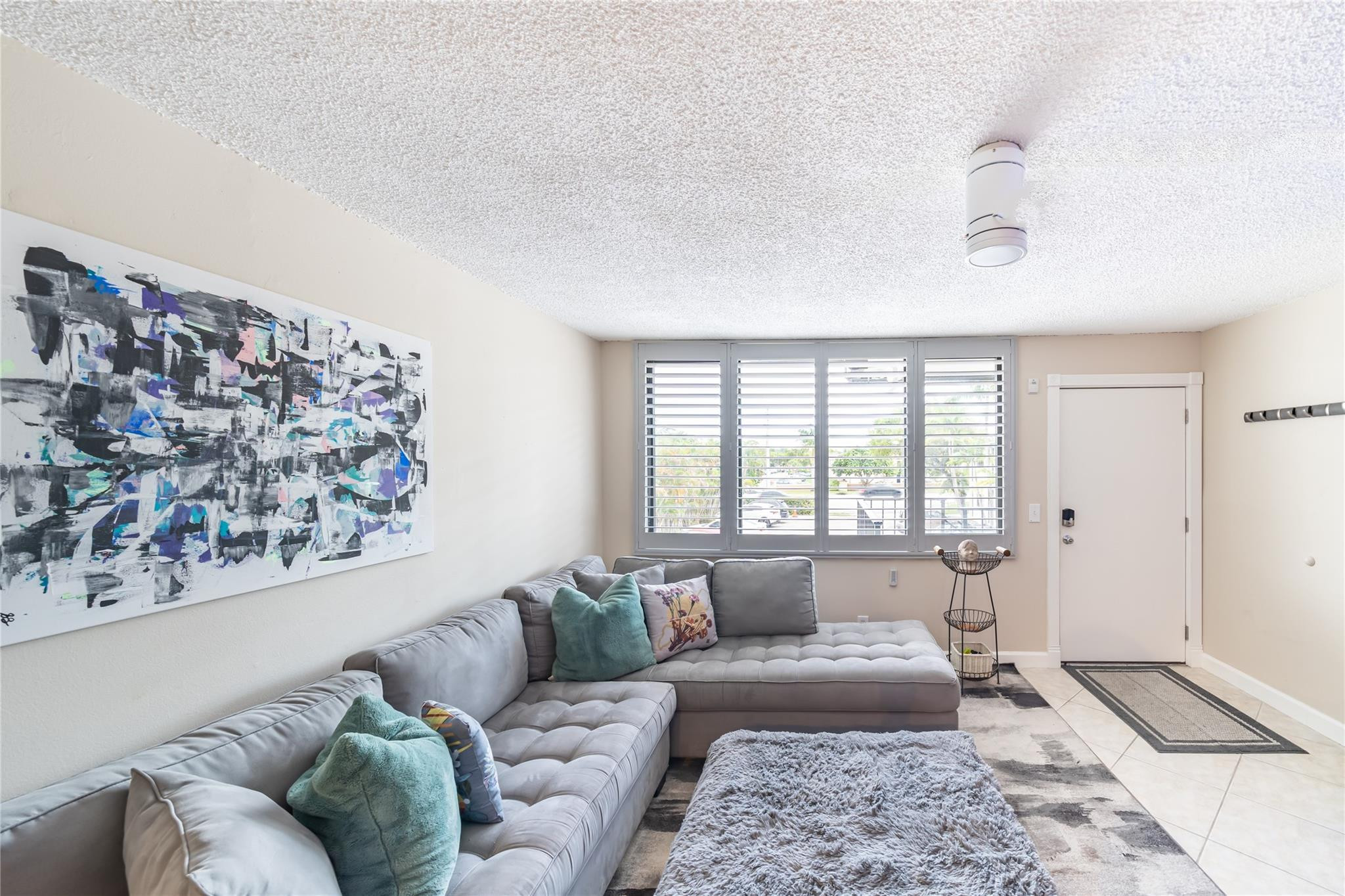 WOODS CONDO - Residential