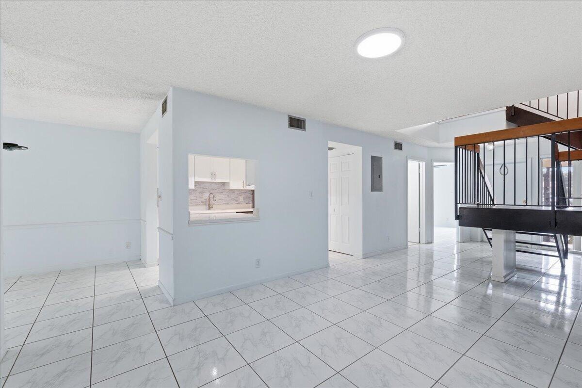MAPLEWOOD TOWNHOUSES CONDO - Residential Lease
