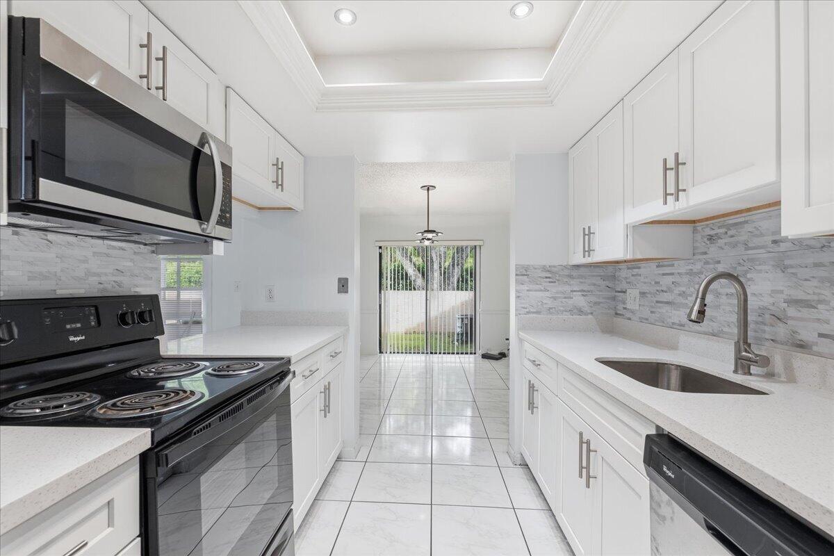 MAPLEWOOD TOWNHOUSES CONDO - Residential Lease