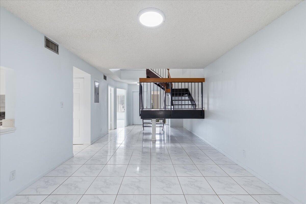 MAPLEWOOD TOWNHOUSES CONDO - Residential Lease